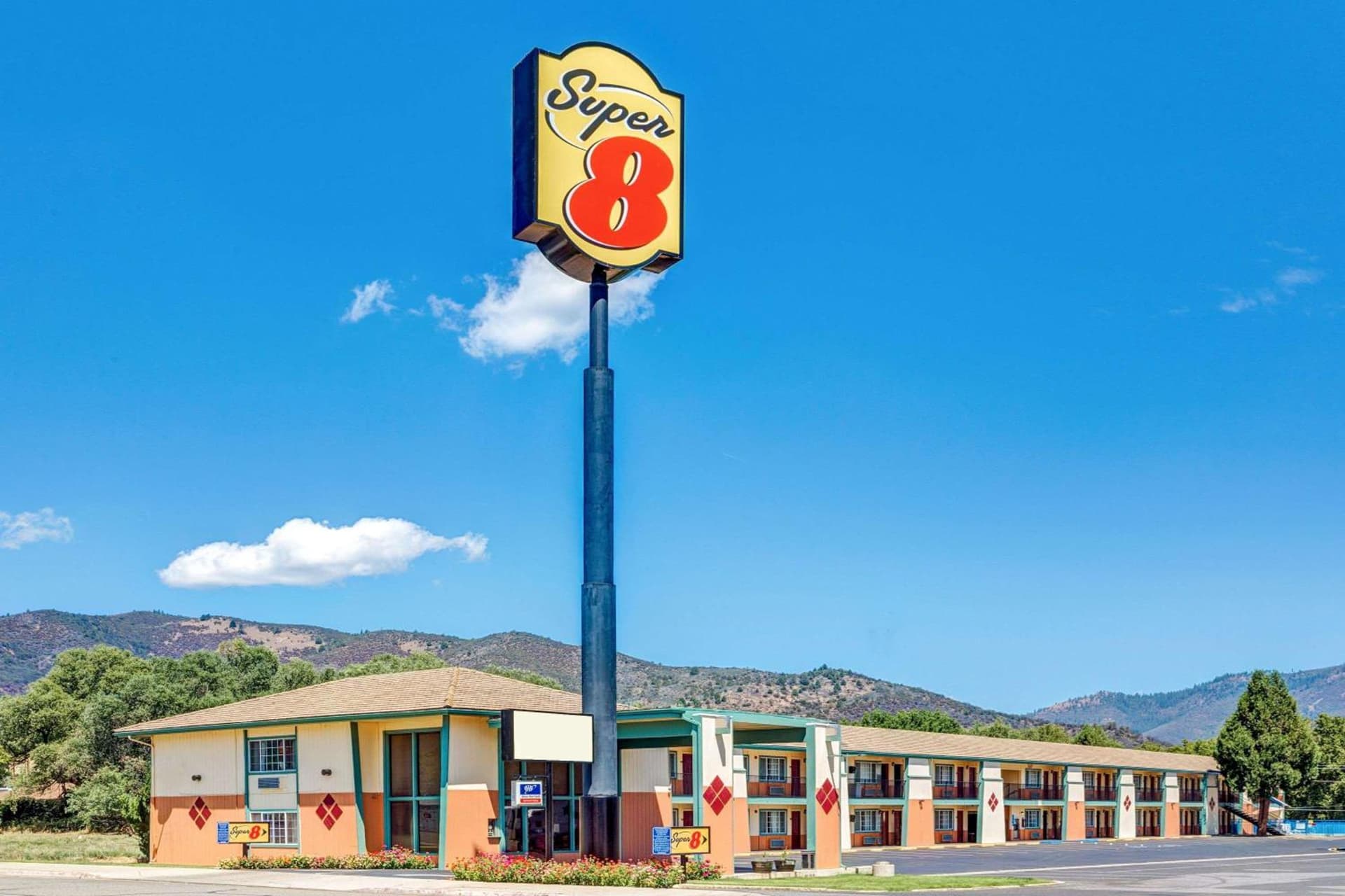 Super 8 by Wyndham Yreka featured exterior or lobby in Yreka, CA — similar hotel
