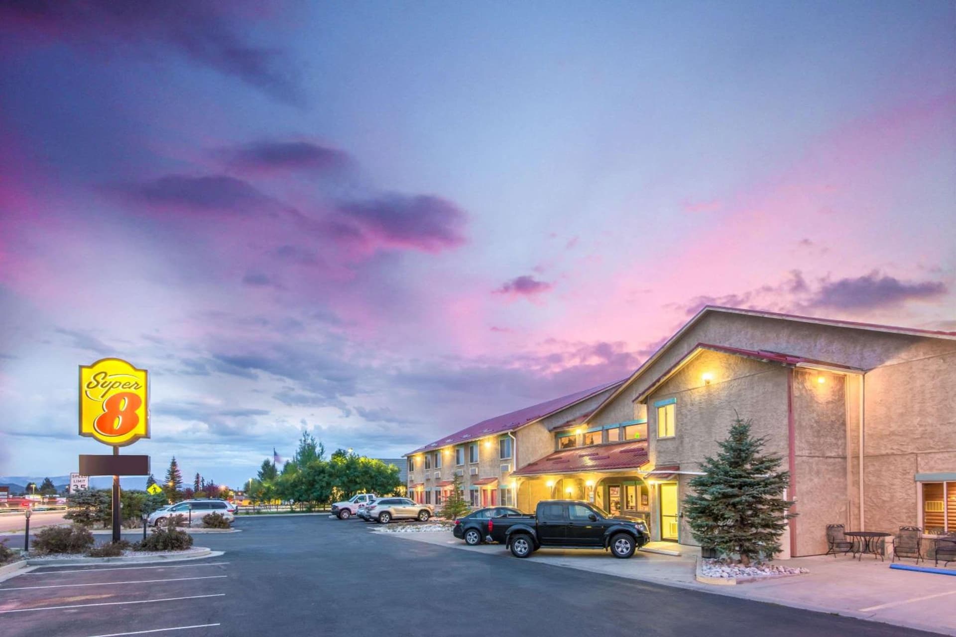 Super 8 by Wyndham Buena Vista interior in Buena Vista, CO — gallery photo 2