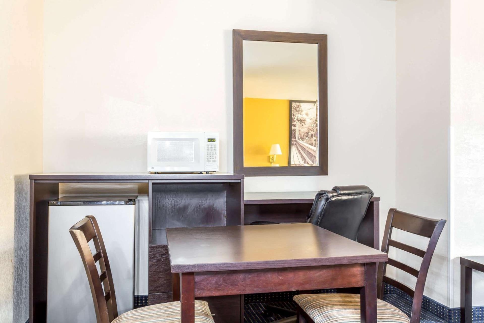 Super 8 by Wyndham Mesa Gilbert gallery photo in Mesa, AZ — image 14