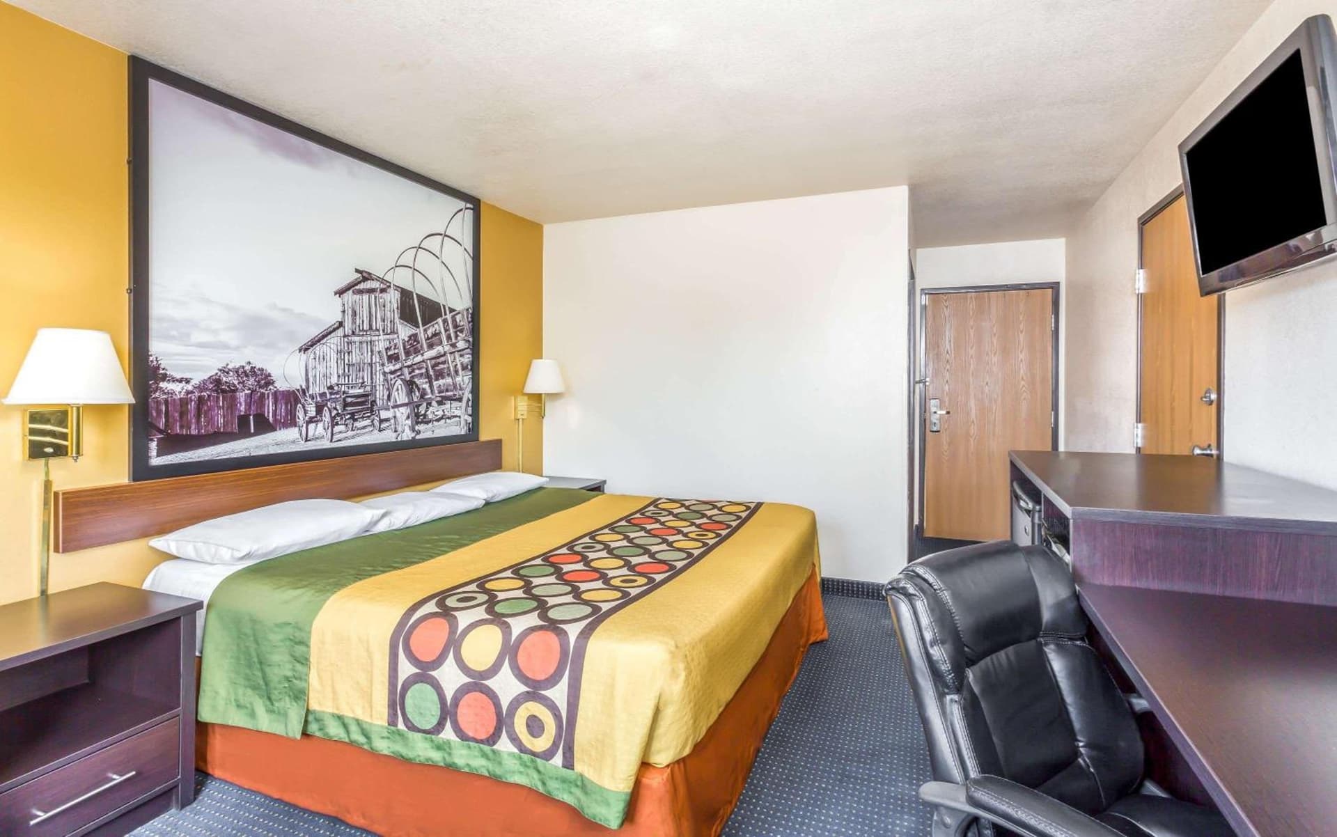 Super 8 by Wyndham Mesa Gilbert interior in Mesa, AZ — gallery photo 2