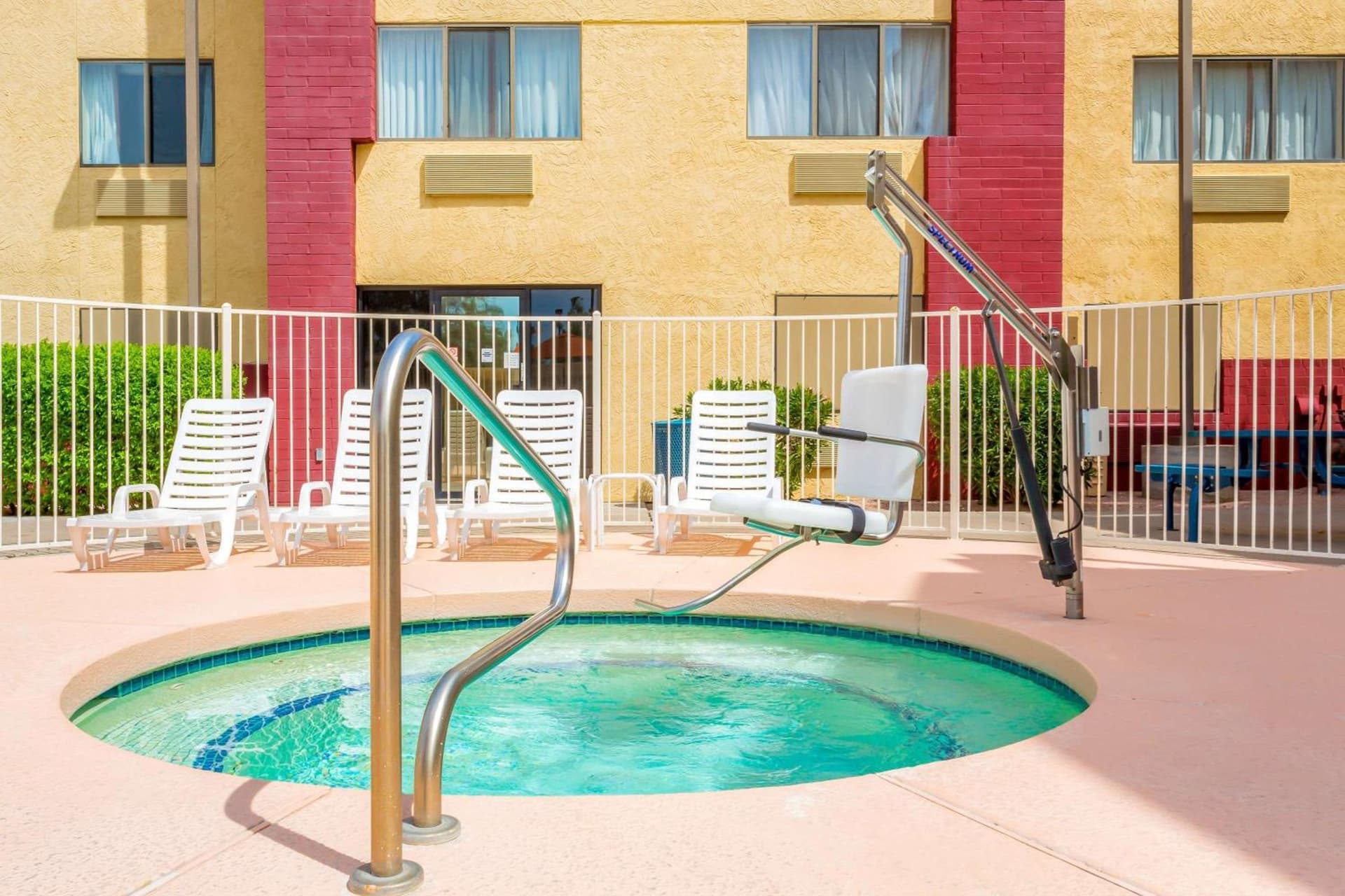 Super 8 by Wyndham Mesa Gilbert gallery photo in Mesa, AZ — image 13