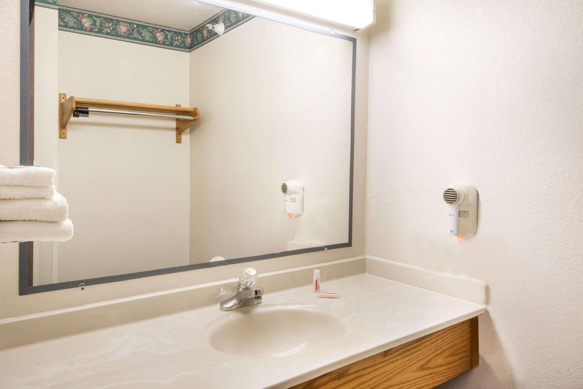 Super 8 by Wyndham Richfield Cleveland interior in Richfield, OH — gallery photo 2