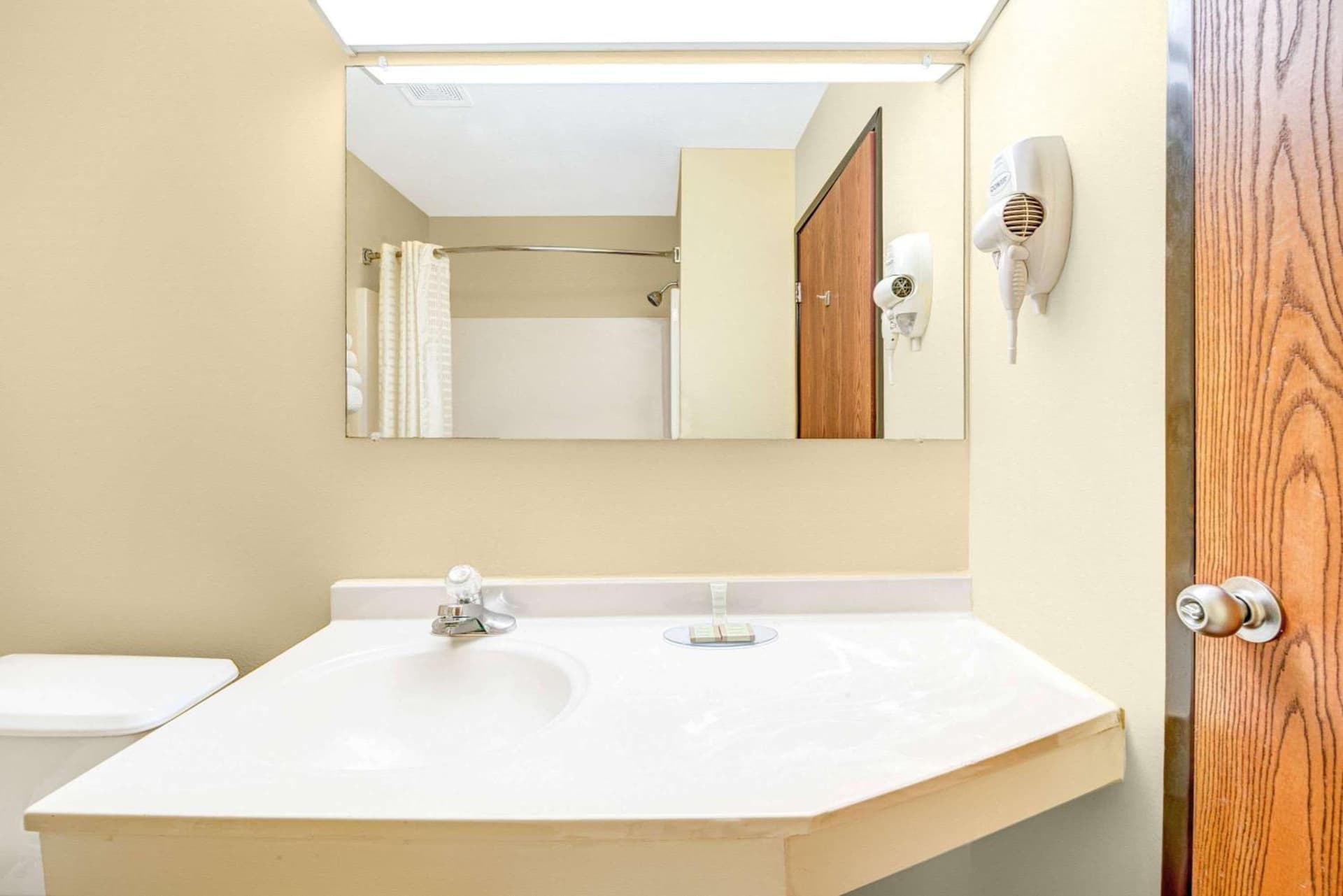 Super 8 by Wyndham McKinney/Plano Area property views in McKinney, TX — gallery photo 3