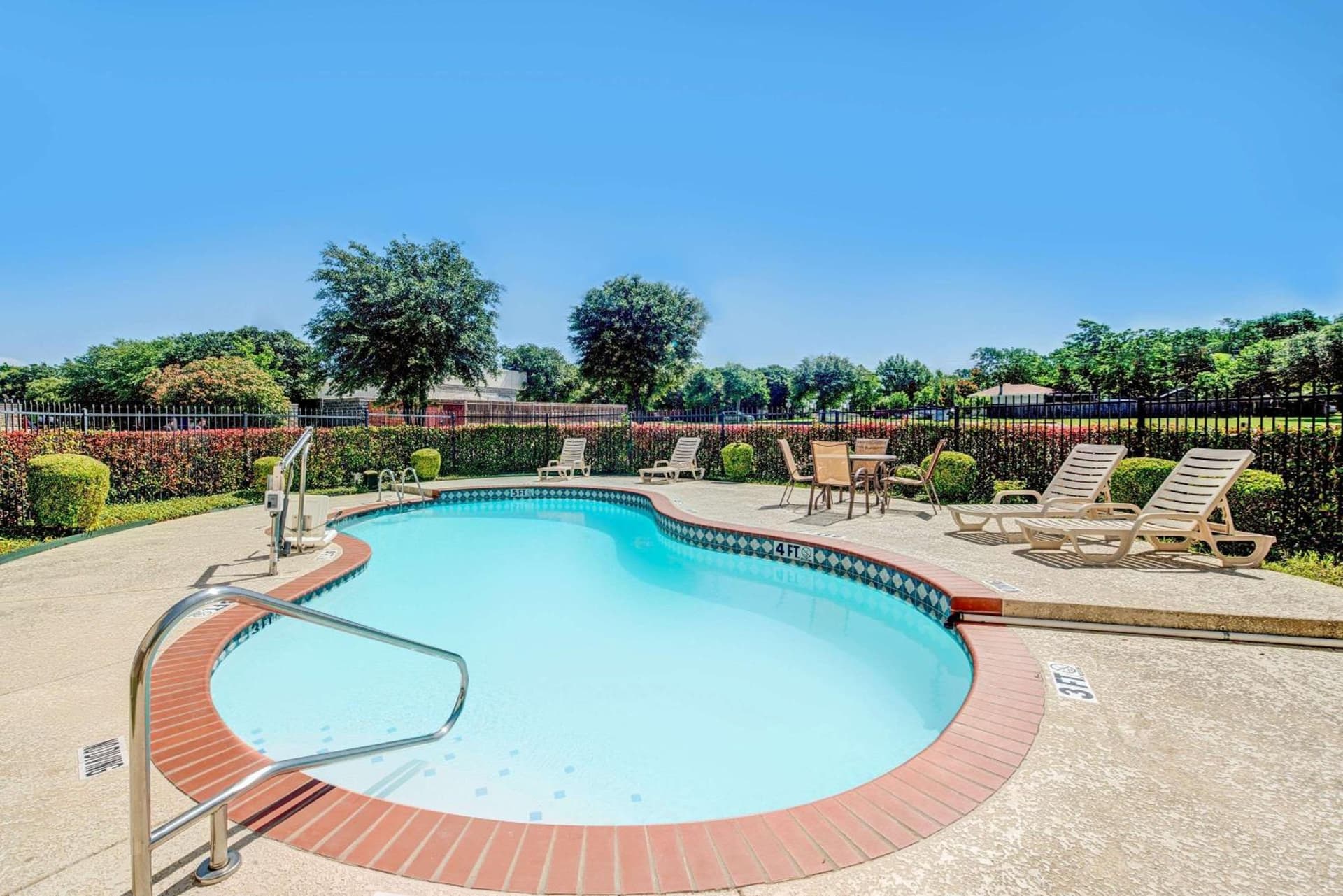 Super 8 by Wyndham McKinney/Plano Area gallery photo in McKinney, TX — image 17