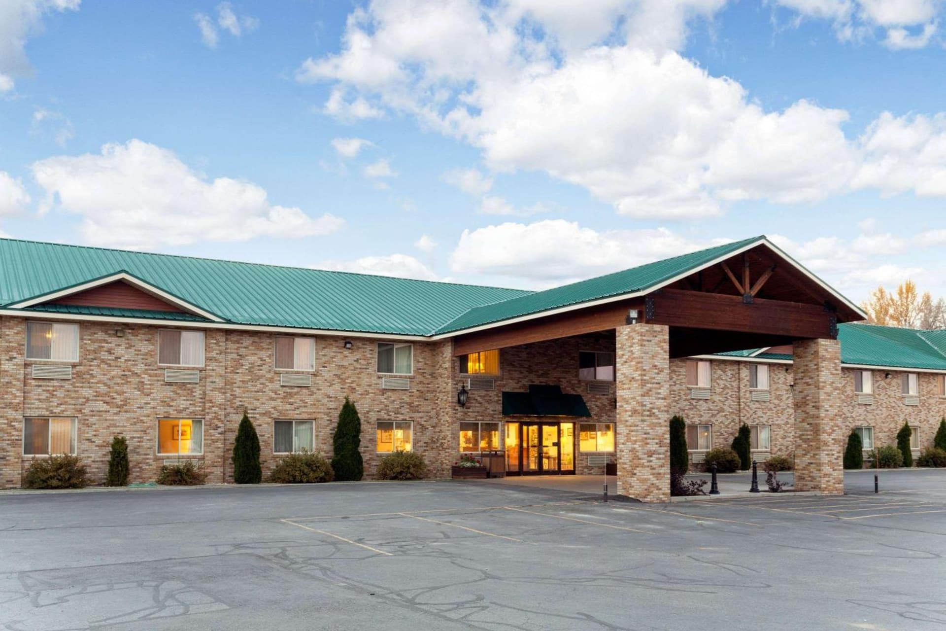 Super 8 by Wyndham Montpelier - Bear Lake featured exterior or lobby in Montpelier, ID — similar hotel