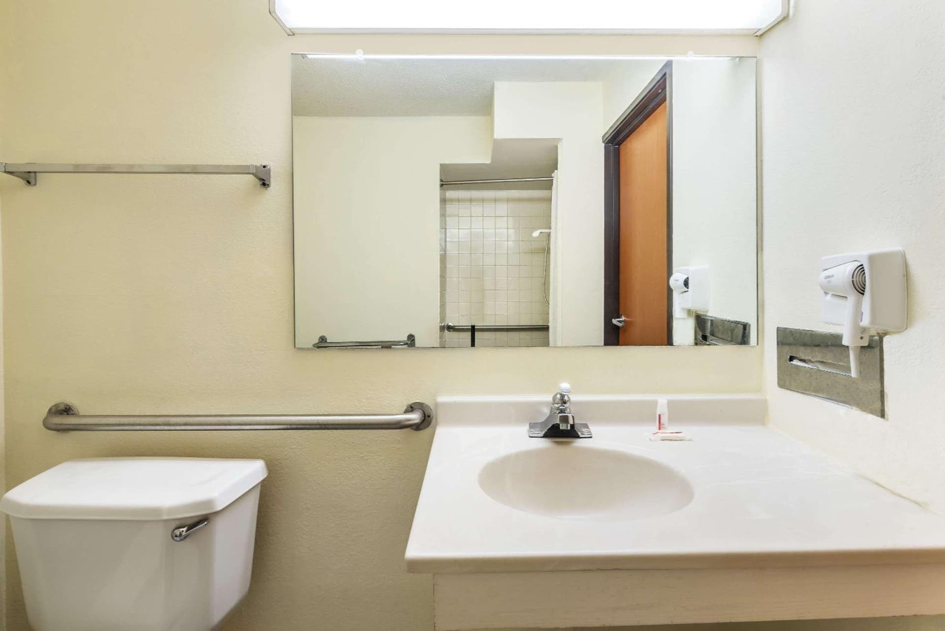 Super 8 by Wyndham Denton property views in Denton, TX — gallery photo 3