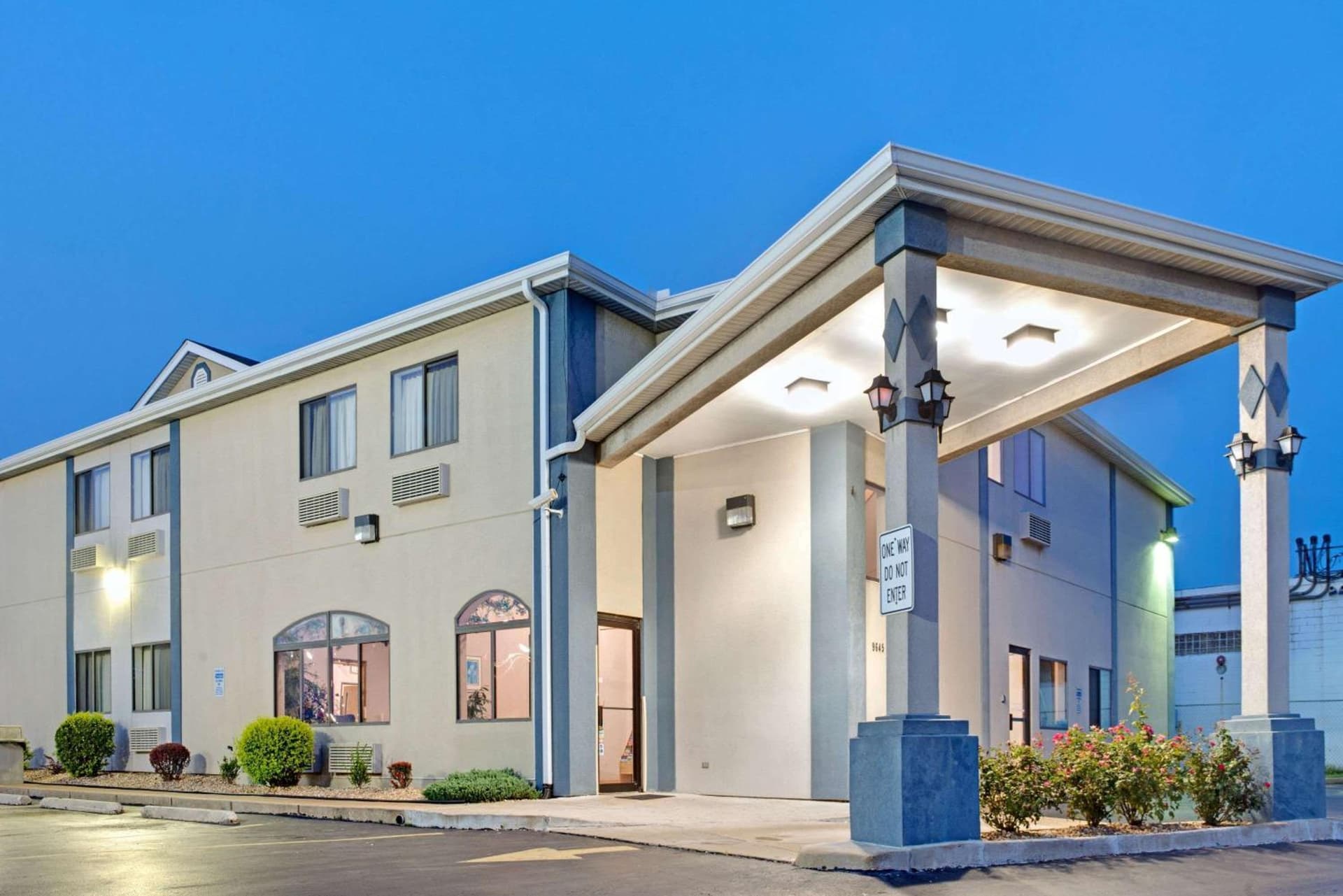 Travelodge by Wyndham St. Louis featured exterior or lobby in Berkeley, MO — similar hotel