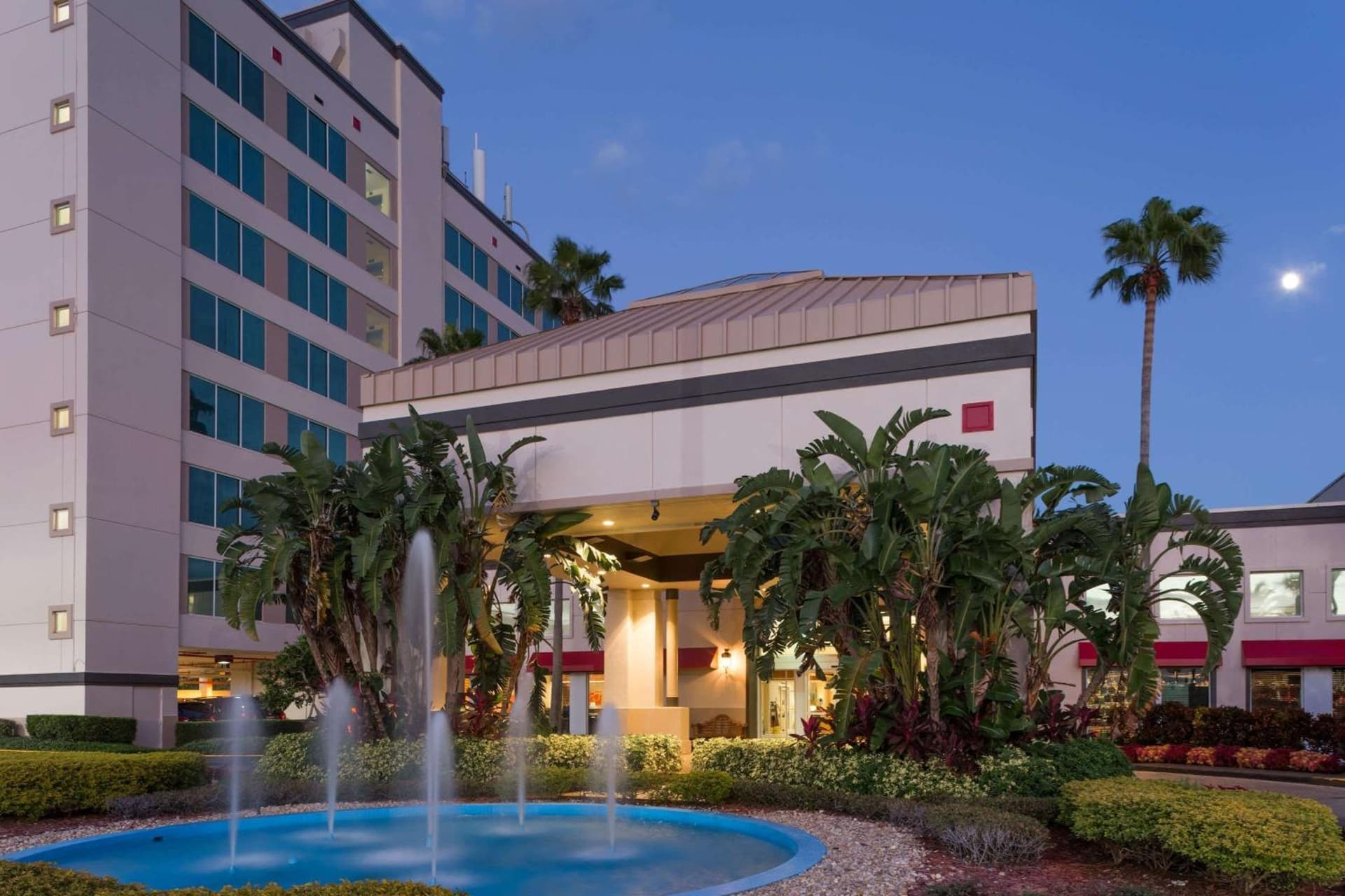 Ramada by Wyndham Kissimmee Gateway - Free Theme Park Shuttle gallery photo in Orlando, FL — image 5