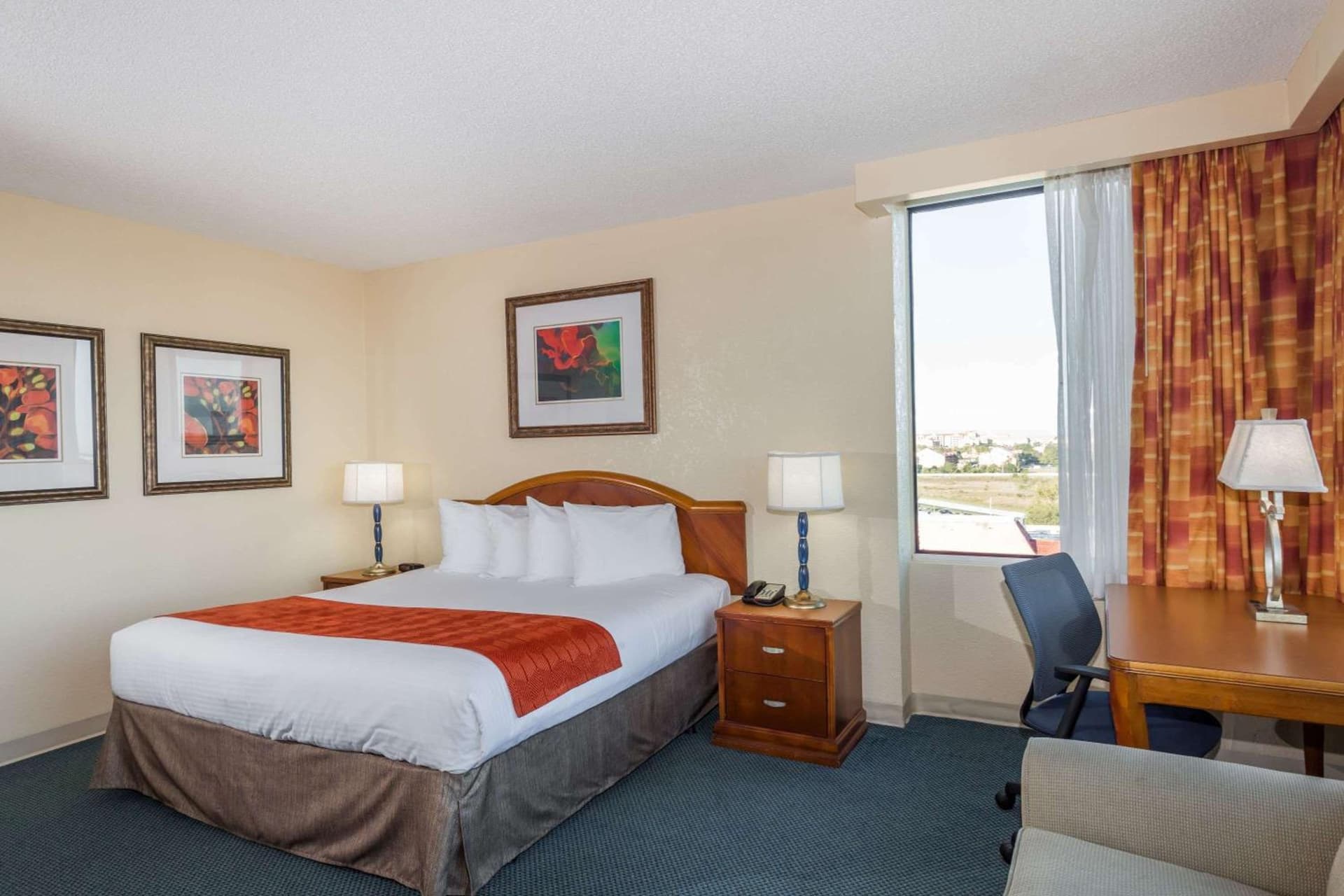 Ramada by Wyndham Kissimmee Gateway - Free Theme Park Shuttle gallery photo in Orlando, FL — image 57