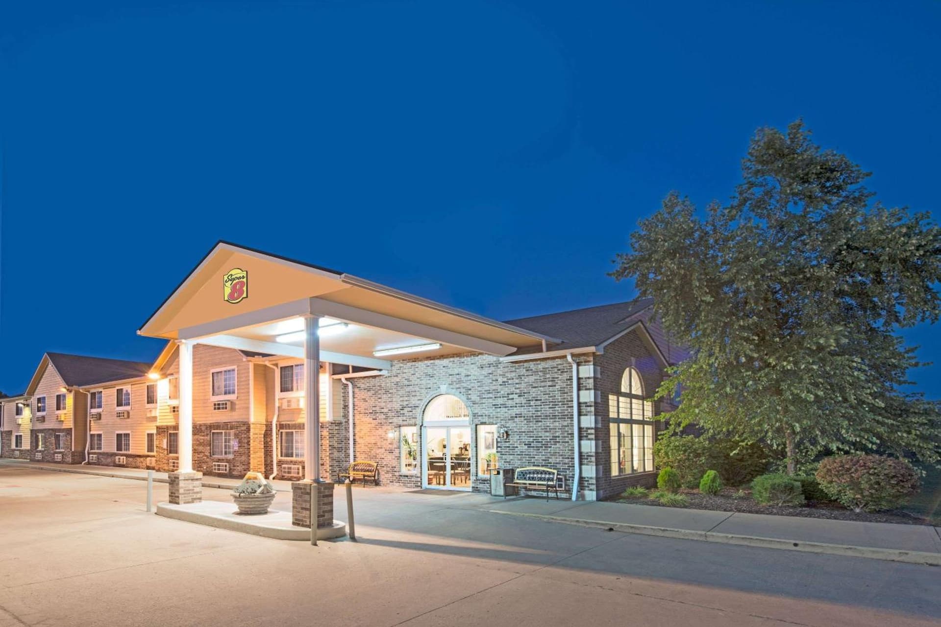 Super 8 by Wyndham Richmond featured exterior or lobby in Richmond, MO — similar hotel
