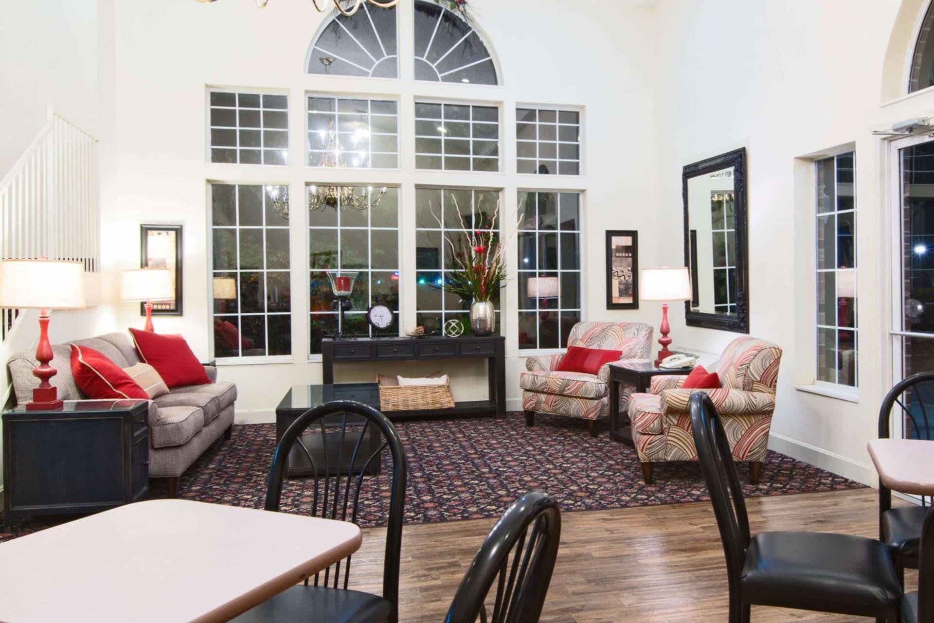 Super 8 by Wyndham Richmond property views in Richmond, MO — gallery photo 3