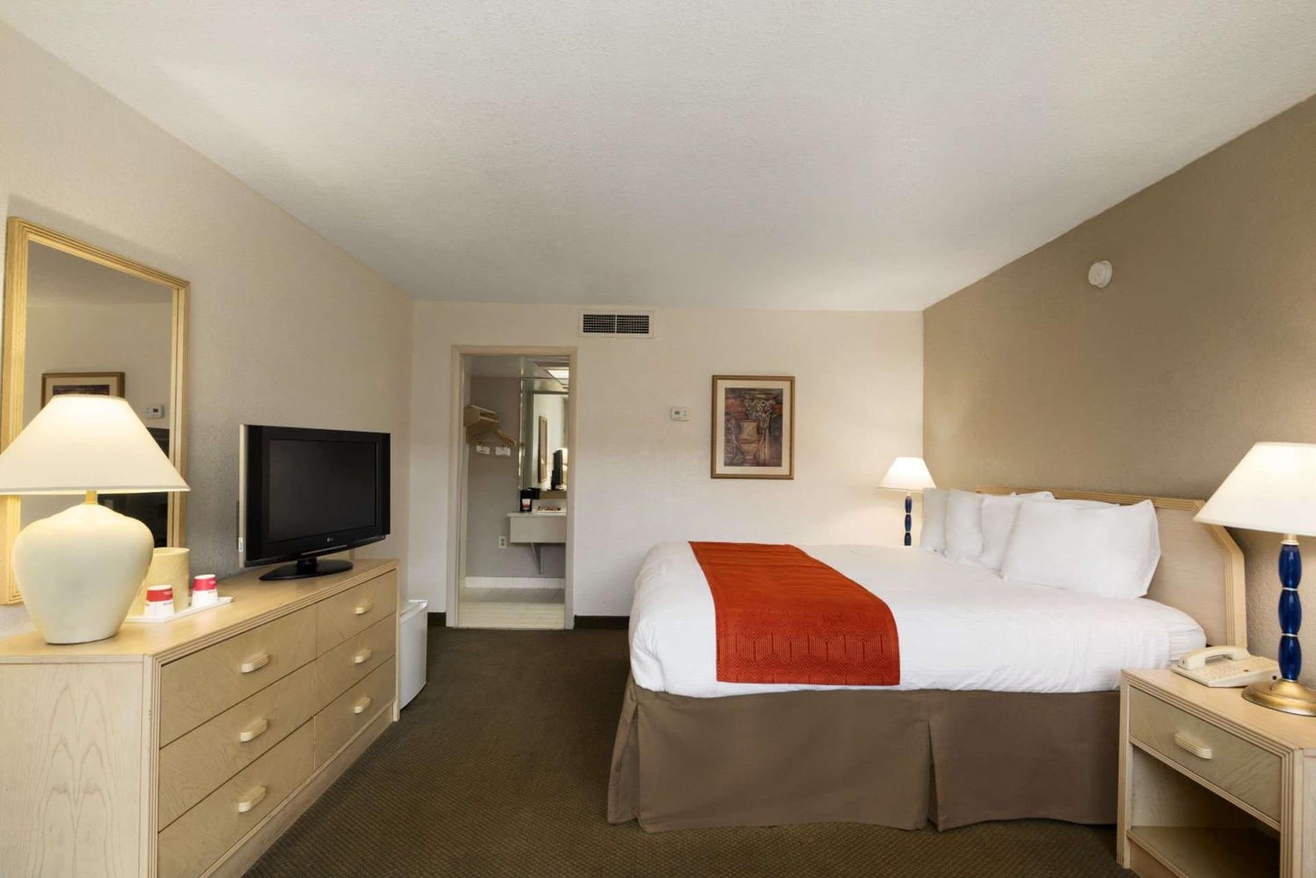 Ramada by Wyndham Kissimmee Gateway - Free Theme Park Shuttle gallery photo in Orlando, FL — image 17