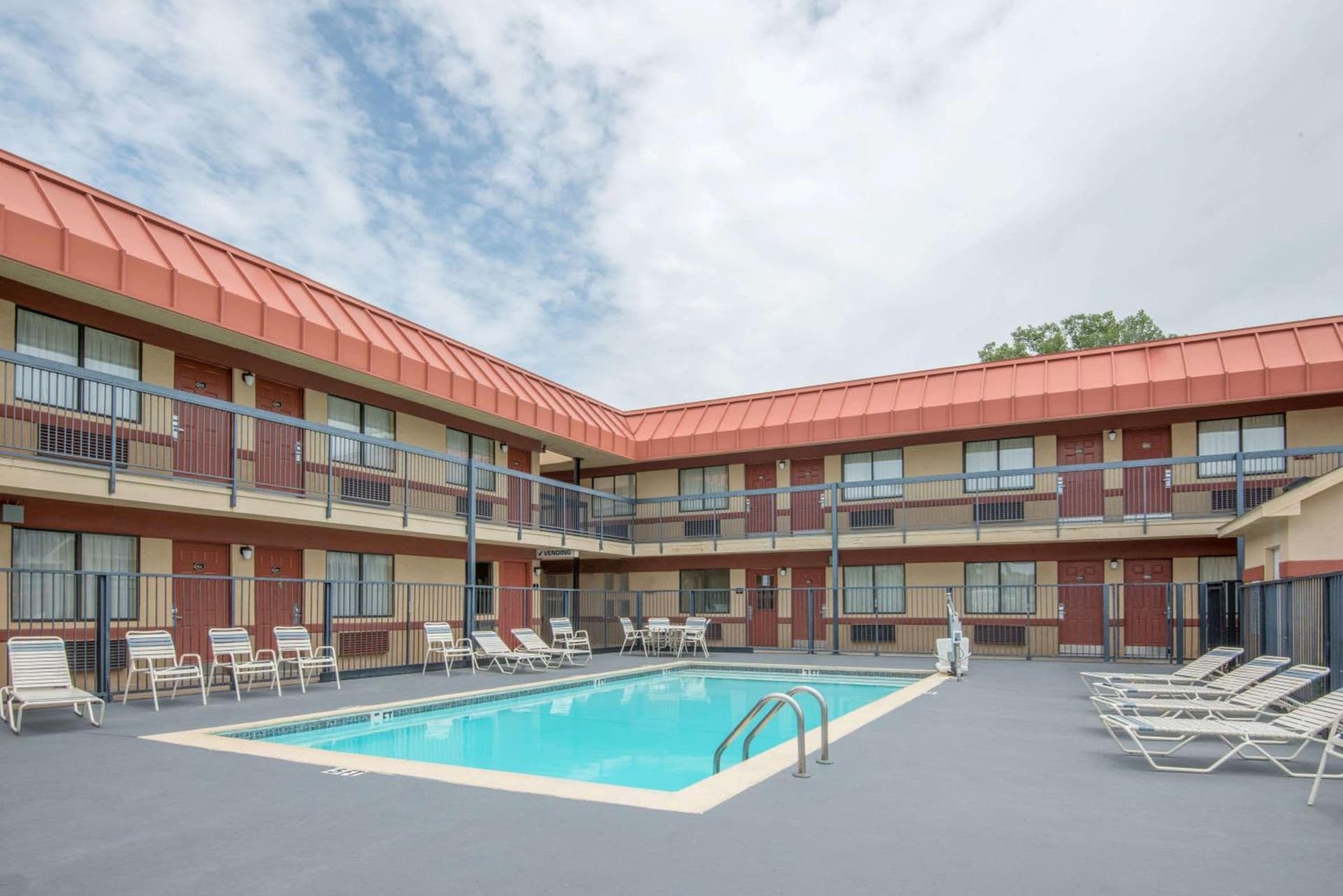 Super 8 by Wyndham Tulsa - Route 66 gallery photo in Tulsa, OK — image 23
