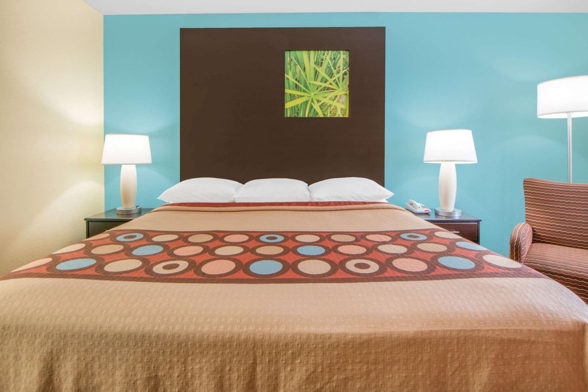 Super 8 by Wyndham Tulsa - Route 66 interior in Tulsa, OK — gallery photo 2