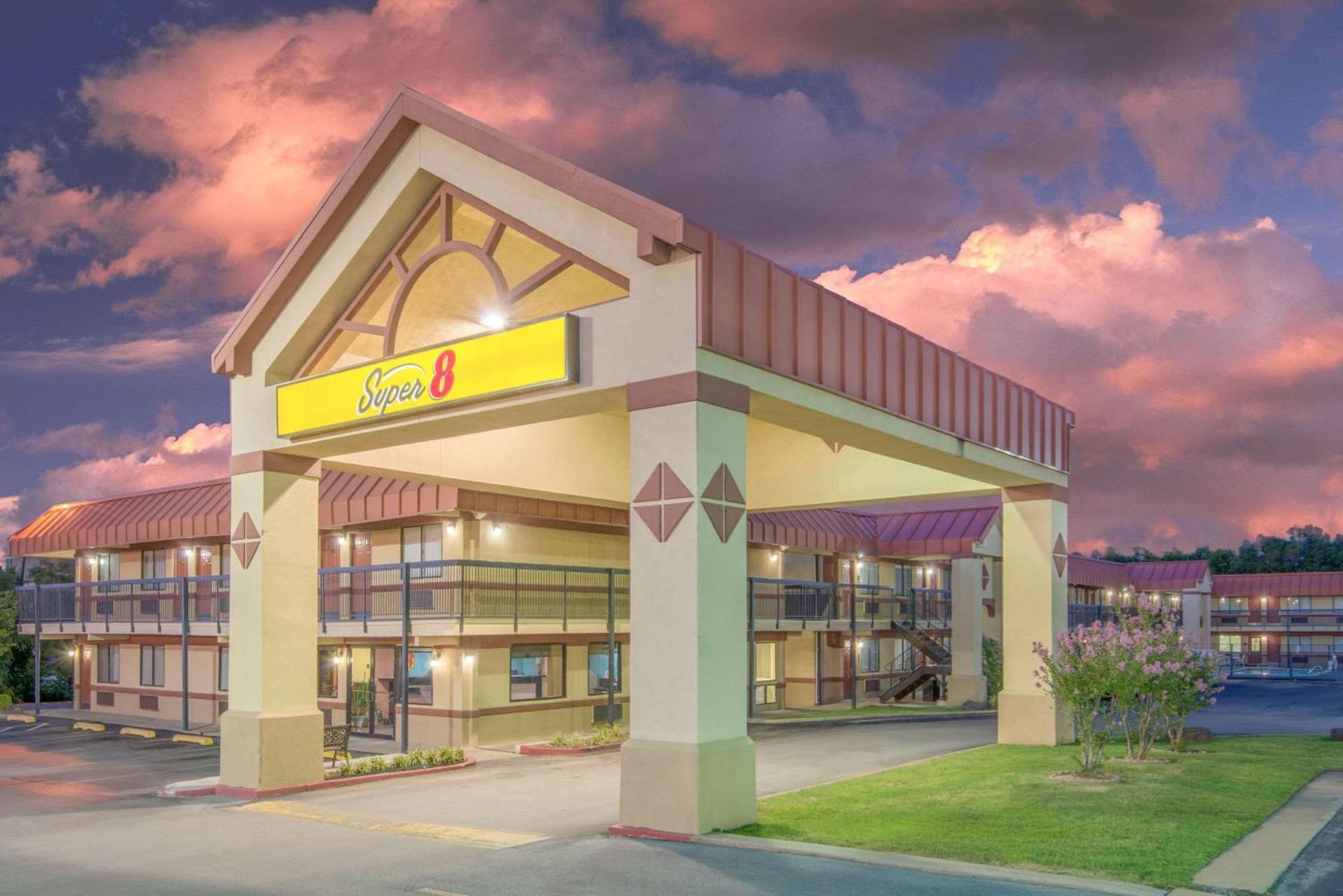 Super 8 by Wyndham Tulsa - Route 66 gallery photo in Tulsa, OK — image 7