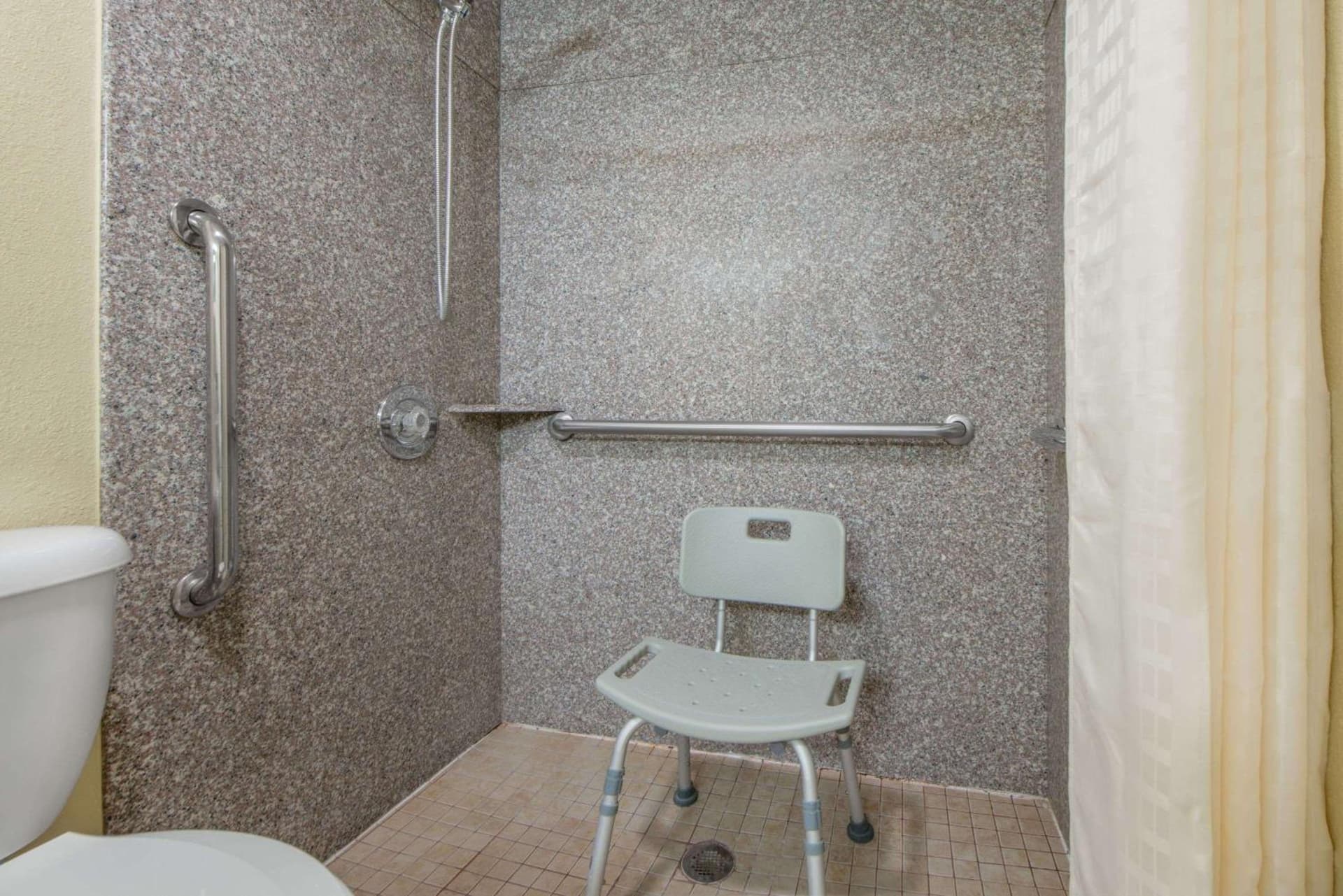 Super 8 by Wyndham Tulsa - Route 66 property views in Tulsa, OK — gallery photo 3