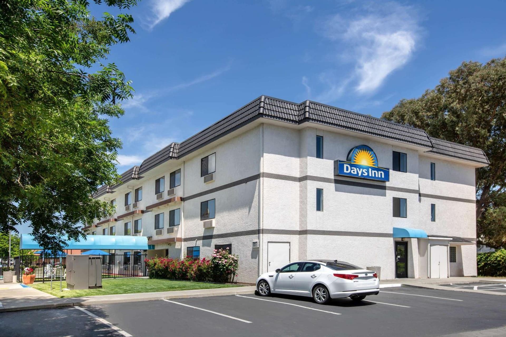 Days Inn by Wyndham Woodland featured exterior or lobby in Woodland, CA — similar hotel