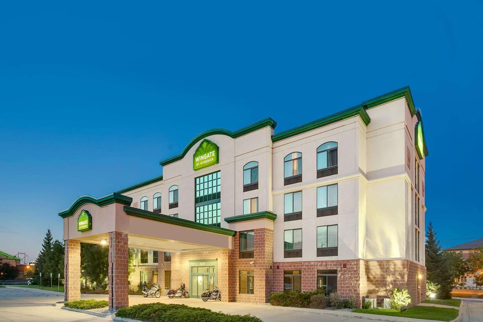 Wingate by Wyndham Fargo interior in Fargo, ND — gallery photo 2