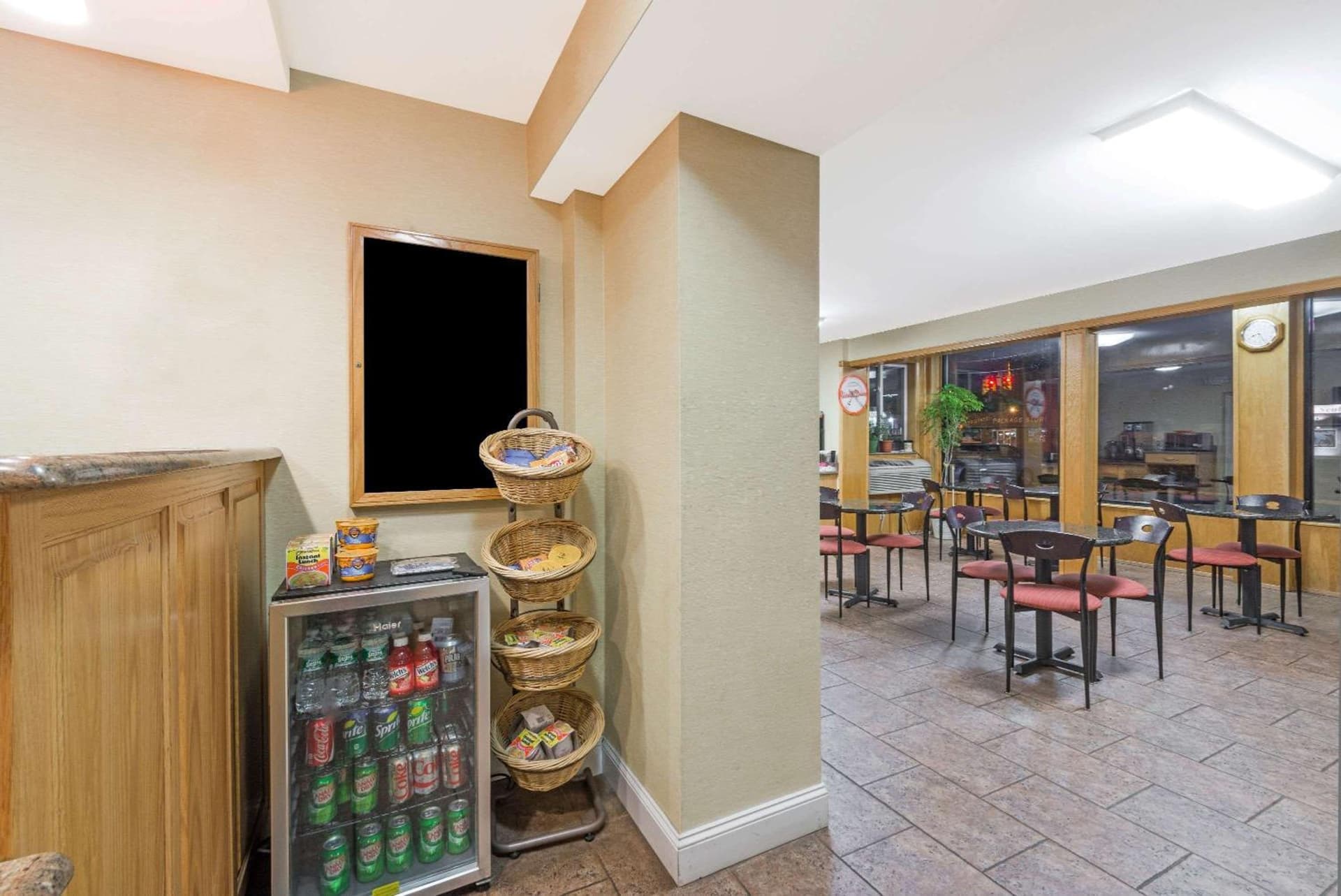 Howard Johnson by Wyndham Rocky Hill property views in Rocky Hill — gallery photo 3