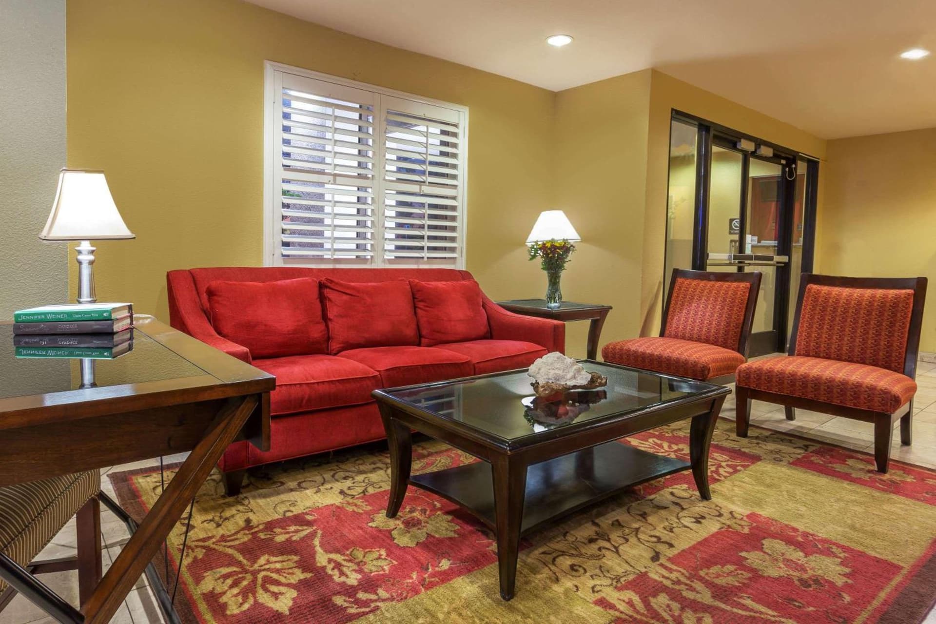 Harvest Inn Dixon UC Davis interior in Dixon, CA — gallery photo 2