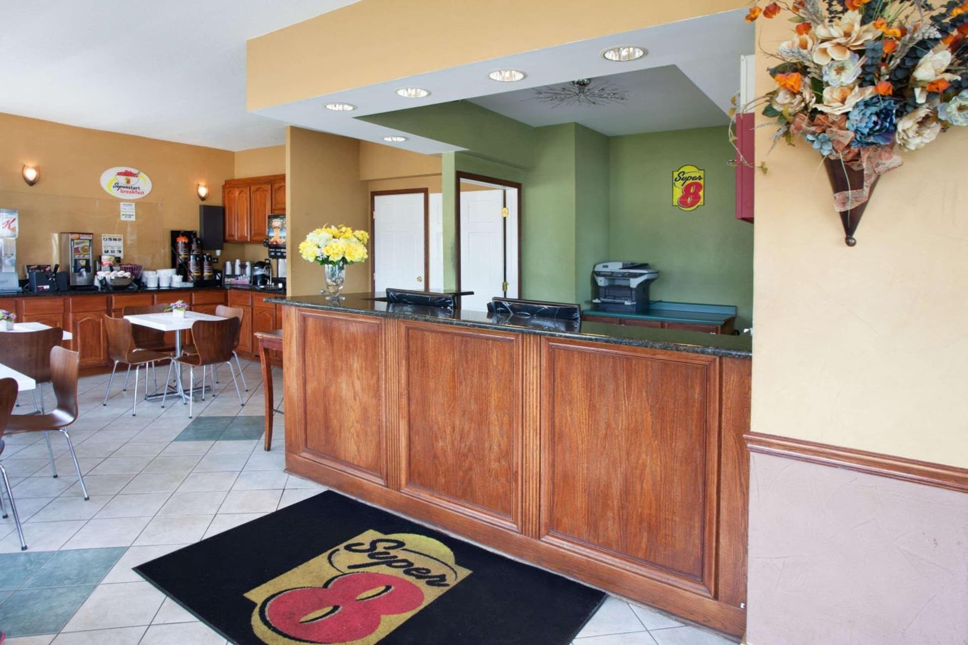 Super 8 by Wyndham Chicago/Rosemont/O'Hare/SE interior in River Grove, IL — gallery photo 2