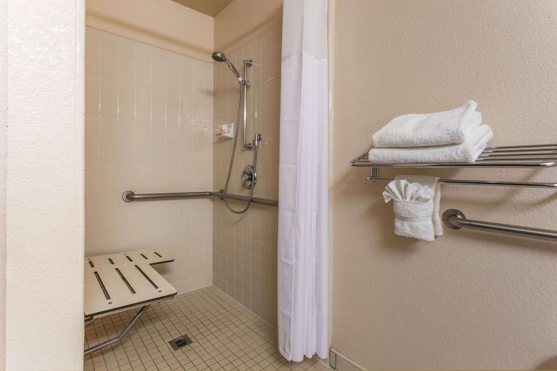Harvest Inn Dixon UC Davis property views in Dixon, CA — gallery photo 3