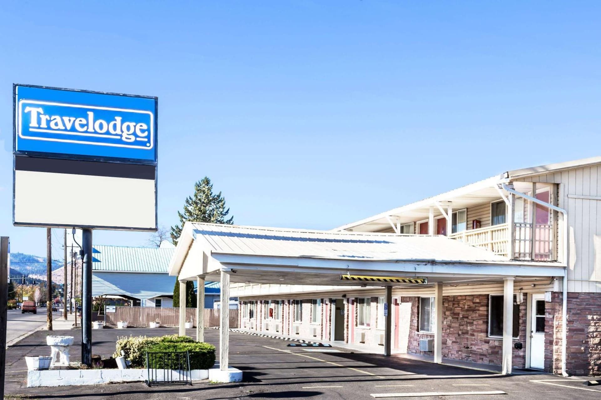 Travelodge by Wyndham La Grande featured exterior or lobby in La Grande, OR — similar hotel