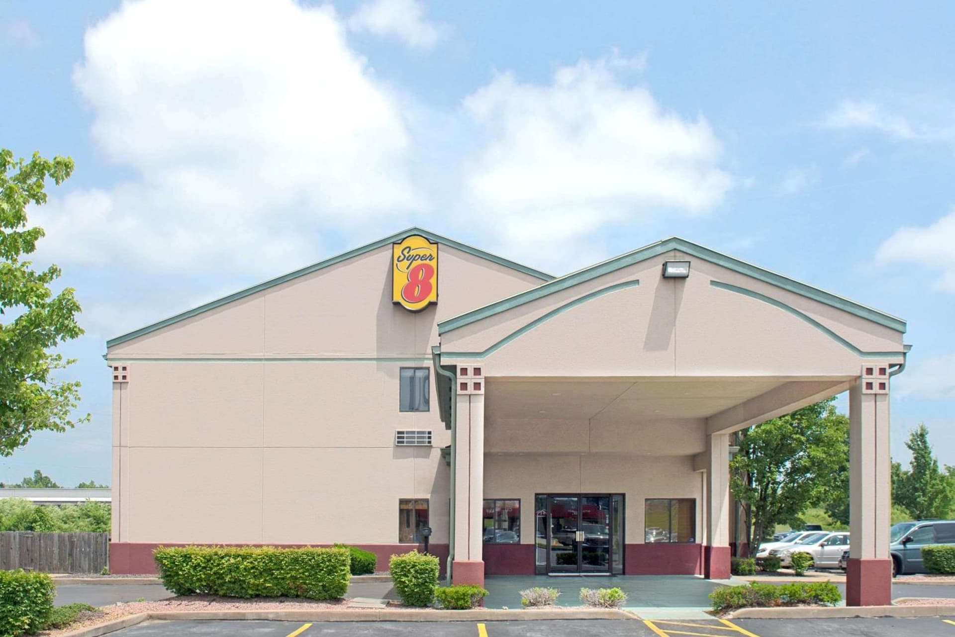 Super 8 by Wyndham Bonne Terre featured exterior or lobby in Bonne Terre, MO — similar hotel