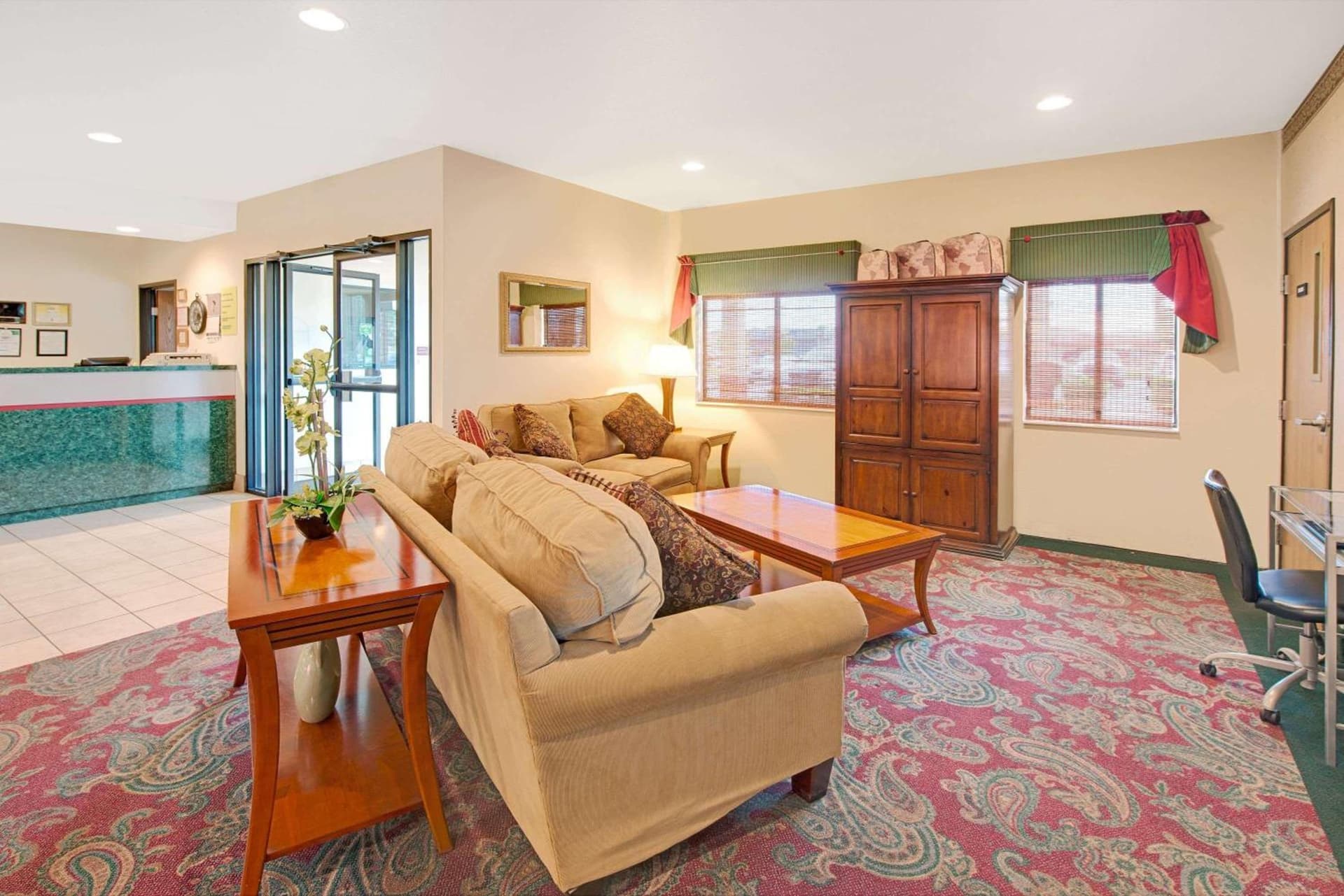 Super 8 by Wyndham Bonne Terre property views in Bonne Terre, MO — gallery photo 3
