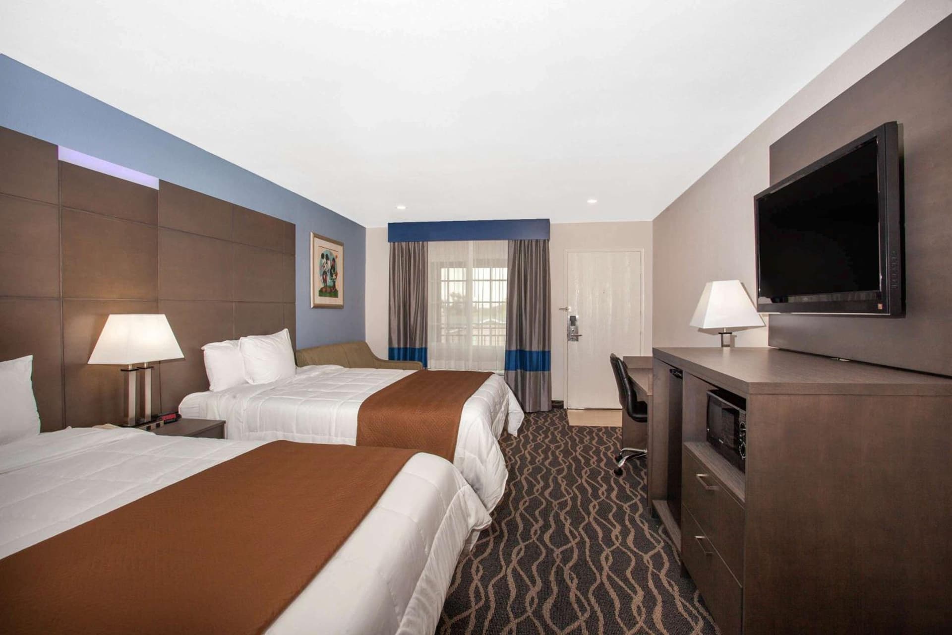 Travelodge Inn & Suites by Wyndham Anaheim on Disneyland Dr gallery photo in Anaheim, CA — image 16
