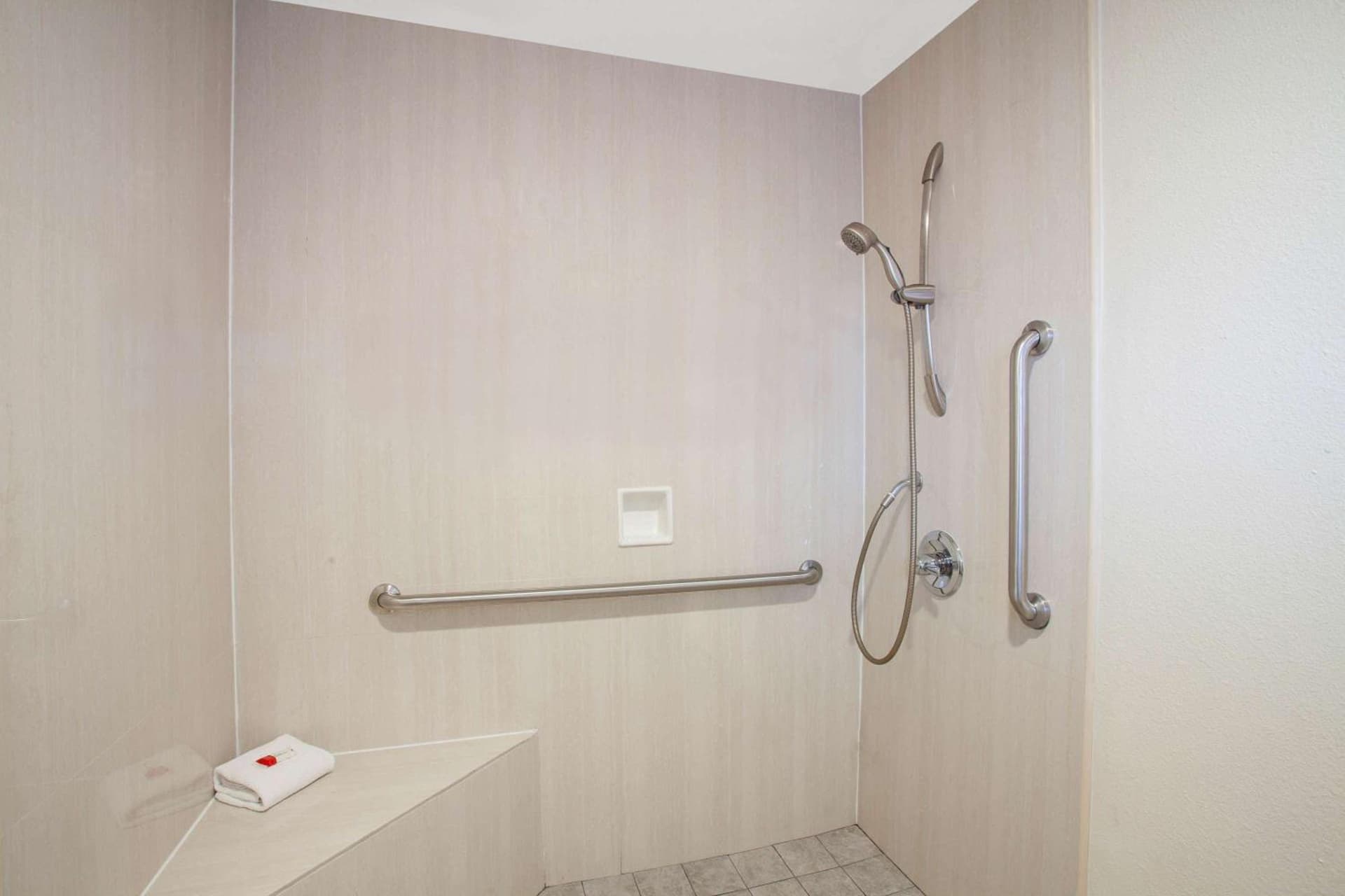 Travelodge Inn & Suites by Wyndham Anaheim on Disneyland Dr gallery photo in Anaheim, CA — image 23