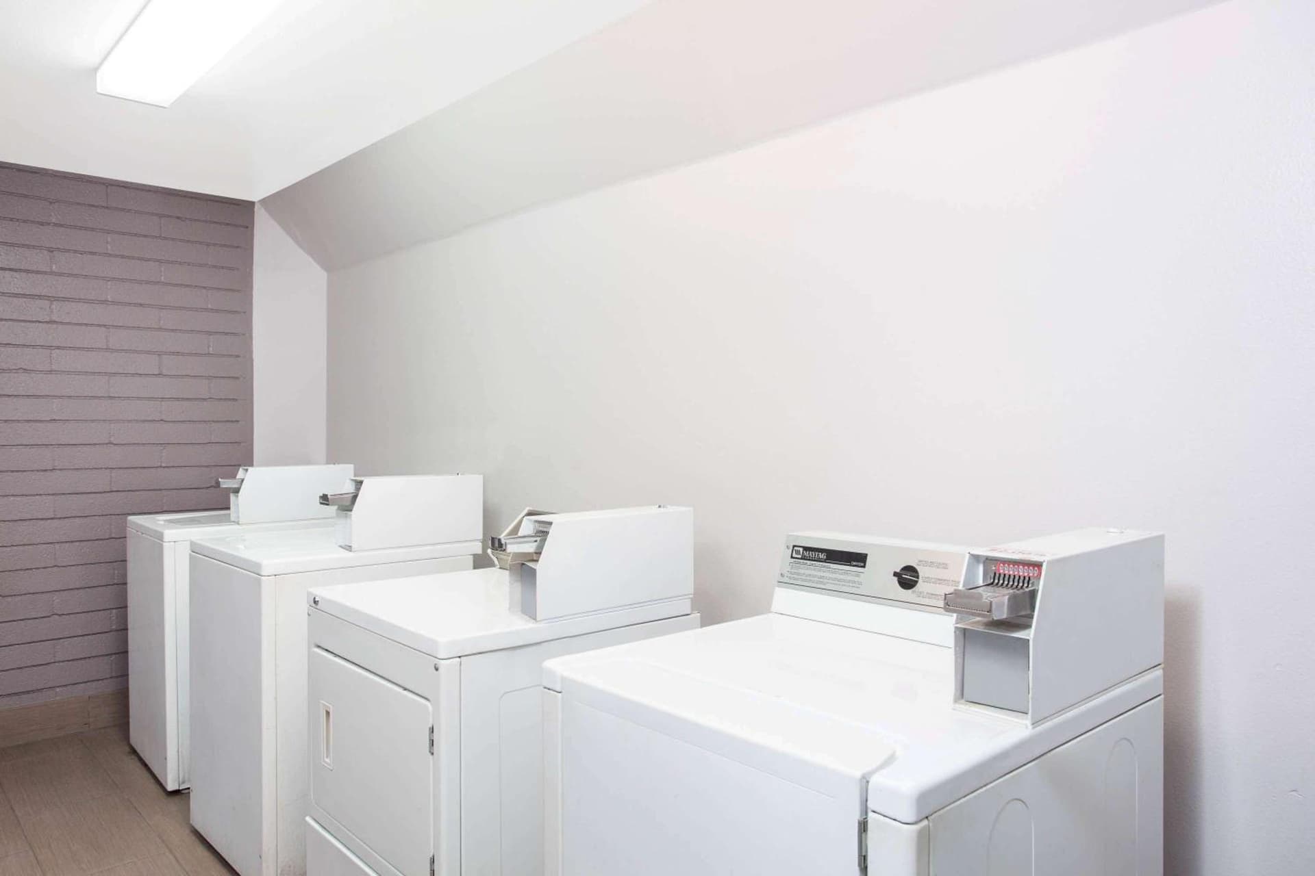Travelodge Inn & Suites by Wyndham Anaheim on Disneyland Dr gallery photo in Anaheim, CA — image 38