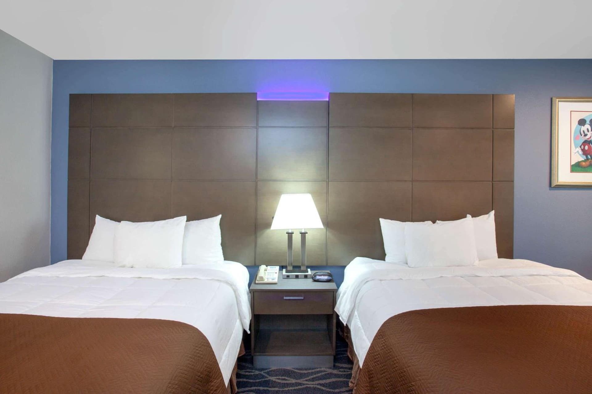 Travelodge Inn & Suites by Wyndham Anaheim on Disneyland Dr interior in Anaheim, CA — gallery photo 2