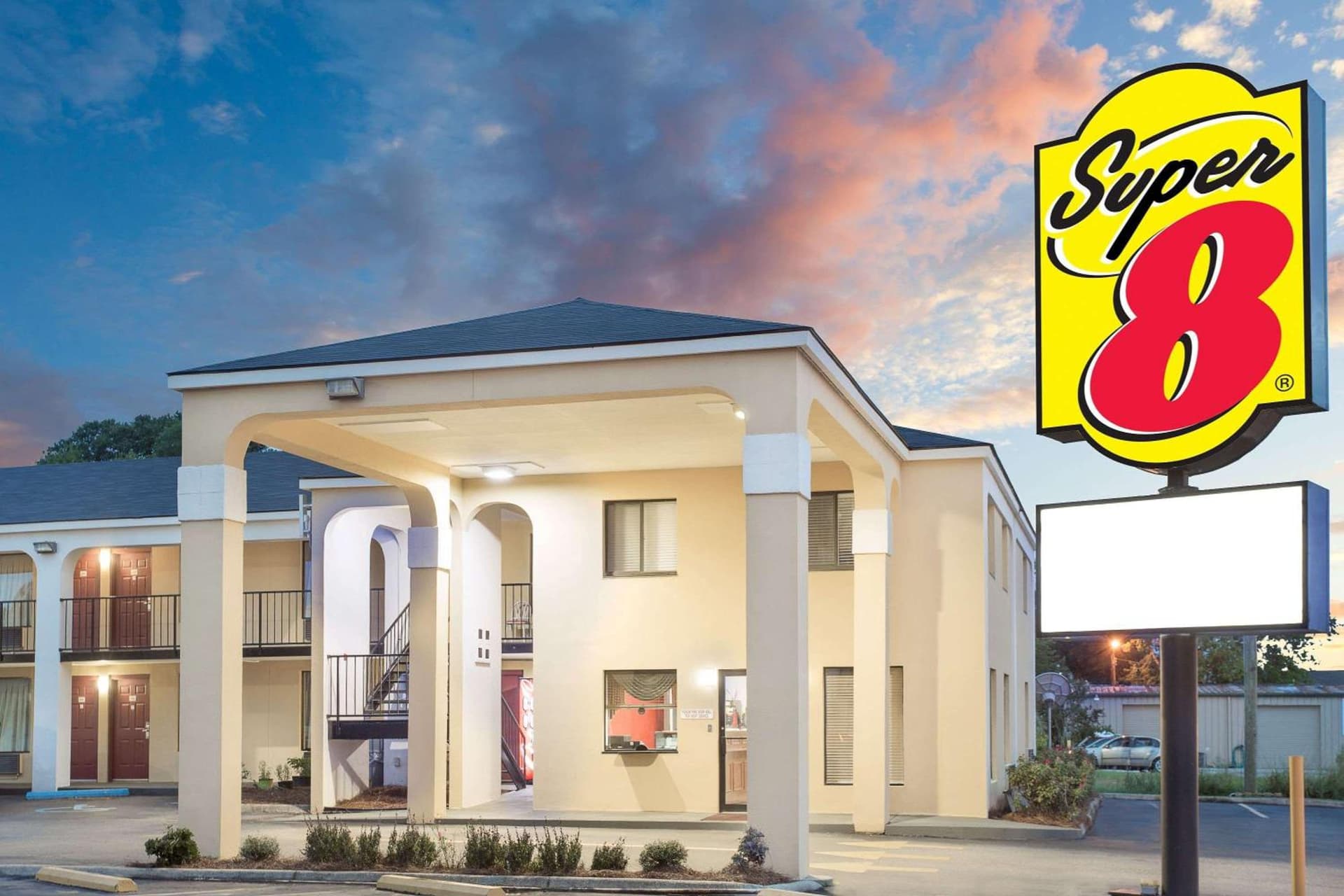 Super 8 by Wyndham Eufaula interior in Eufaula, AL — gallery photo 2