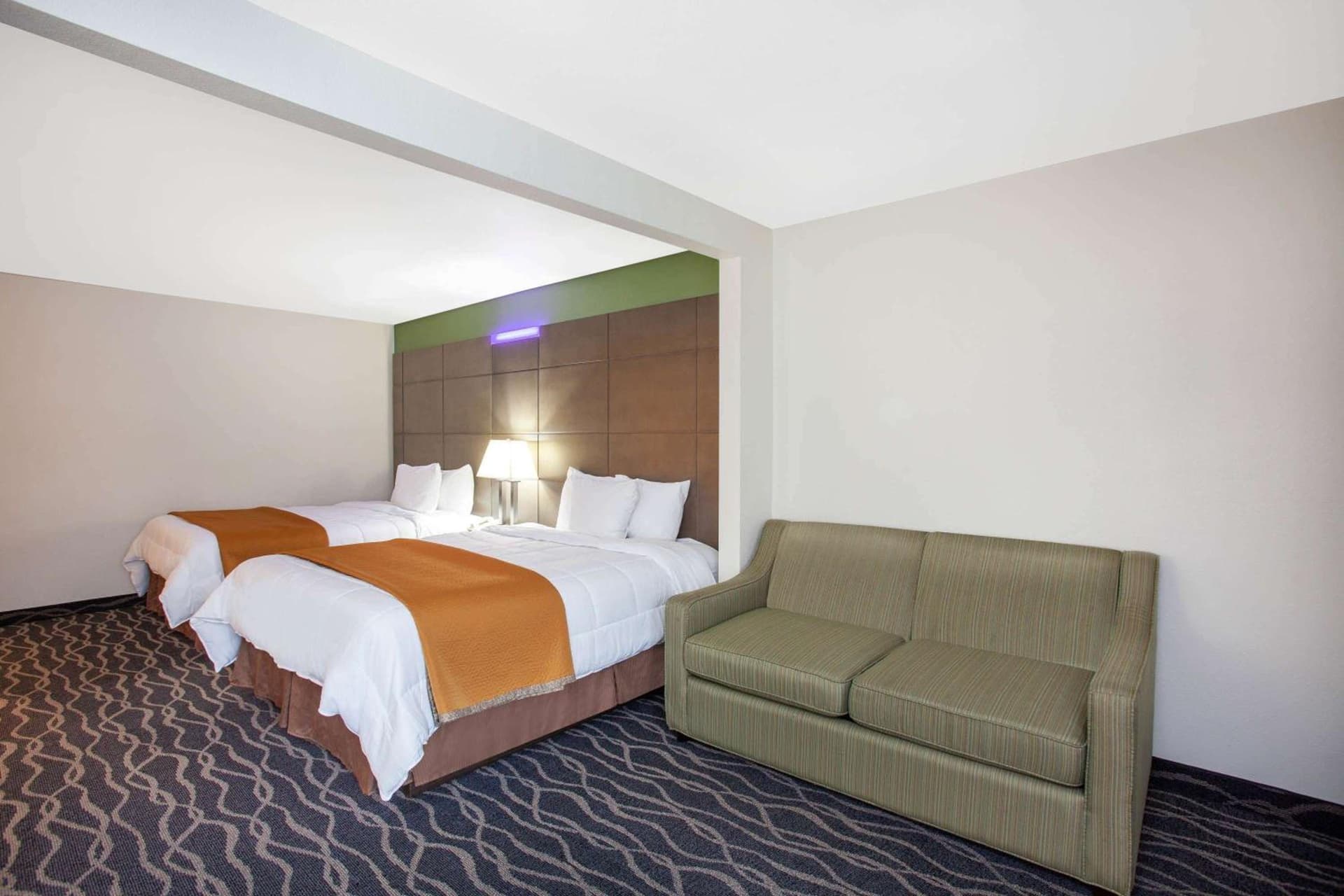Travelodge Inn & Suites by Wyndham Anaheim on Disneyland Dr gallery photo in Anaheim, CA — image 26