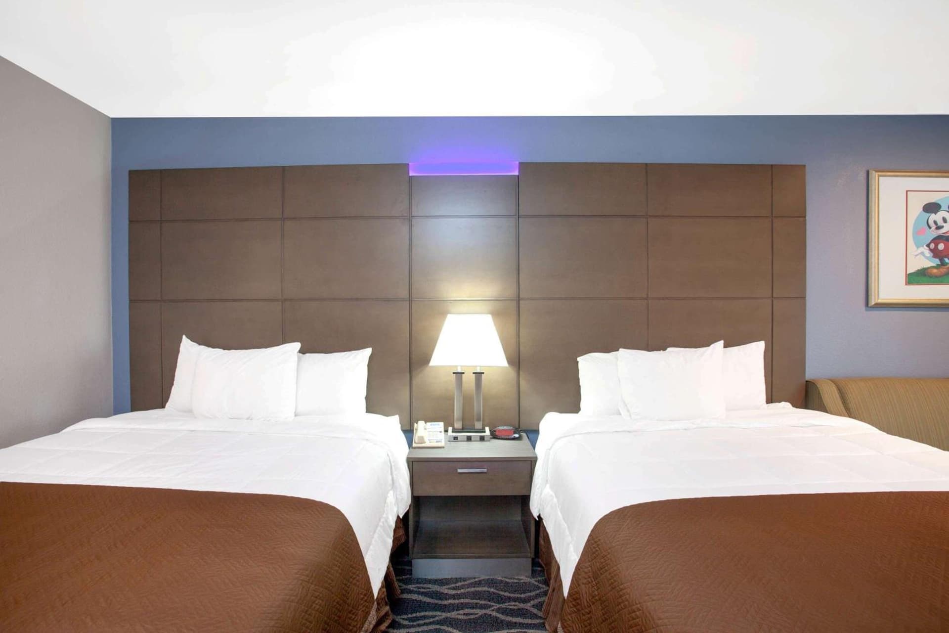 Travelodge Inn & Suites by Wyndham Anaheim on Disneyland Dr gallery photo in Anaheim, CA — image 7