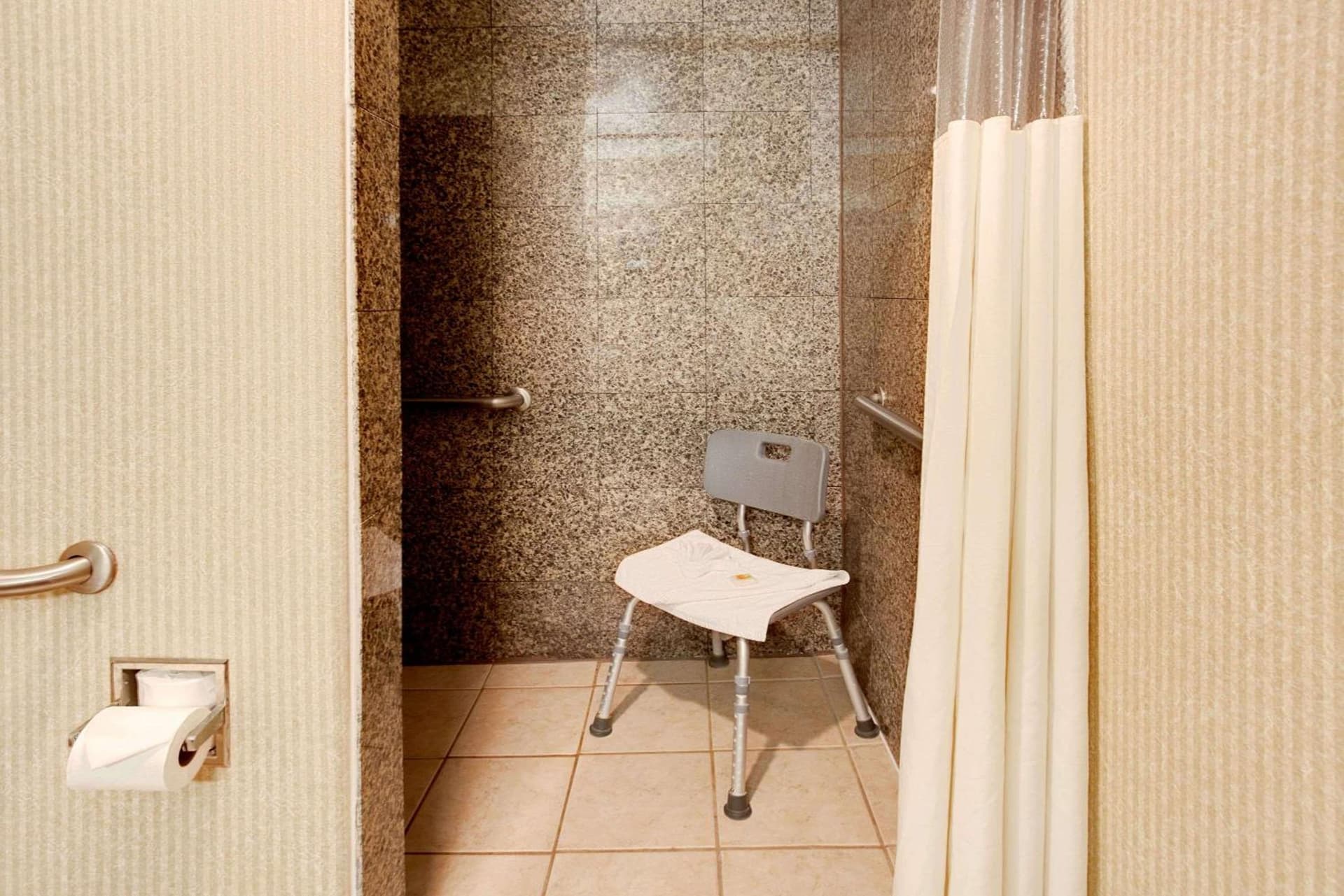 Days Inn & Suites by Wyndham Artesia property views in Artesia, CA — gallery photo 3
