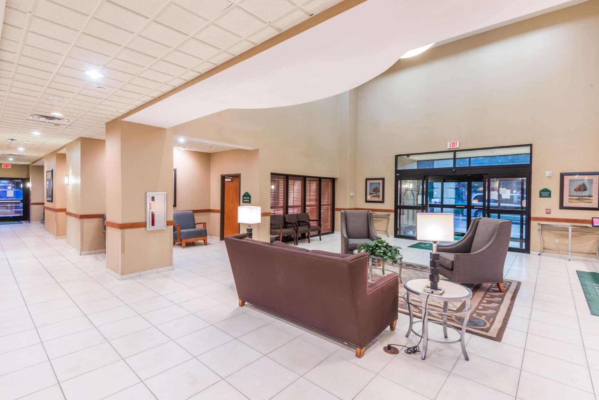 Wingate by Wyndham New Braunfels interior in New Braunfels, TX — gallery photo 2