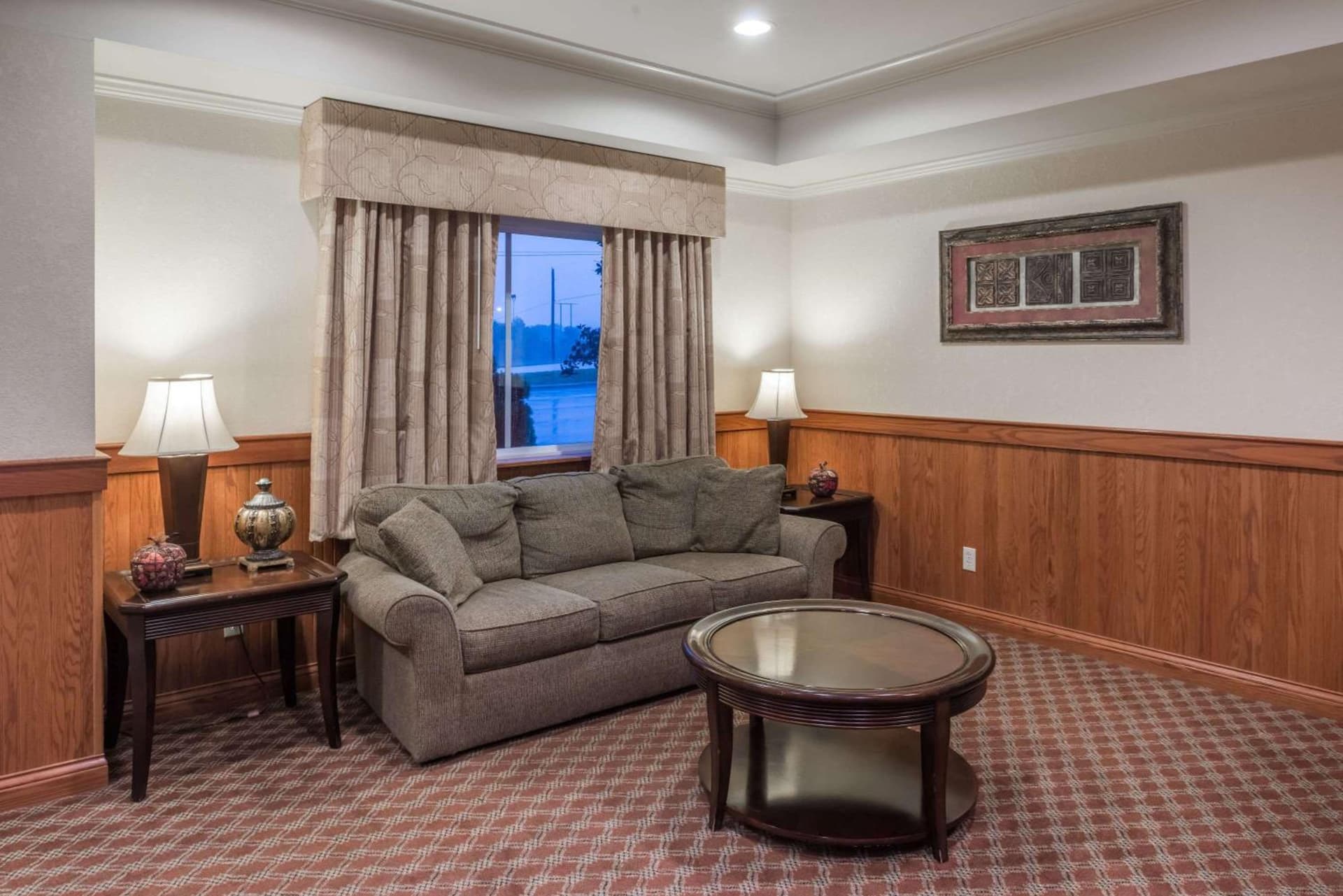 Super 8 by Wyndham St Robert Ft Leonard Wood Area interior in Saint Robert, MO — gallery photo 2