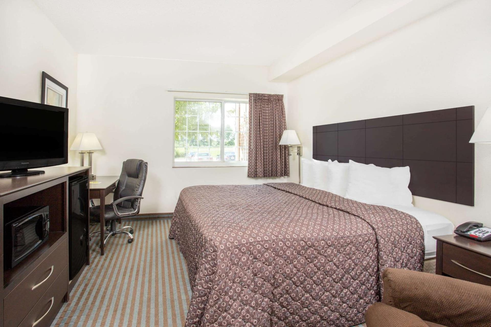 Super 8 by Wyndham Cedar Falls gallery photo in Cedar Falls, IA — image 20