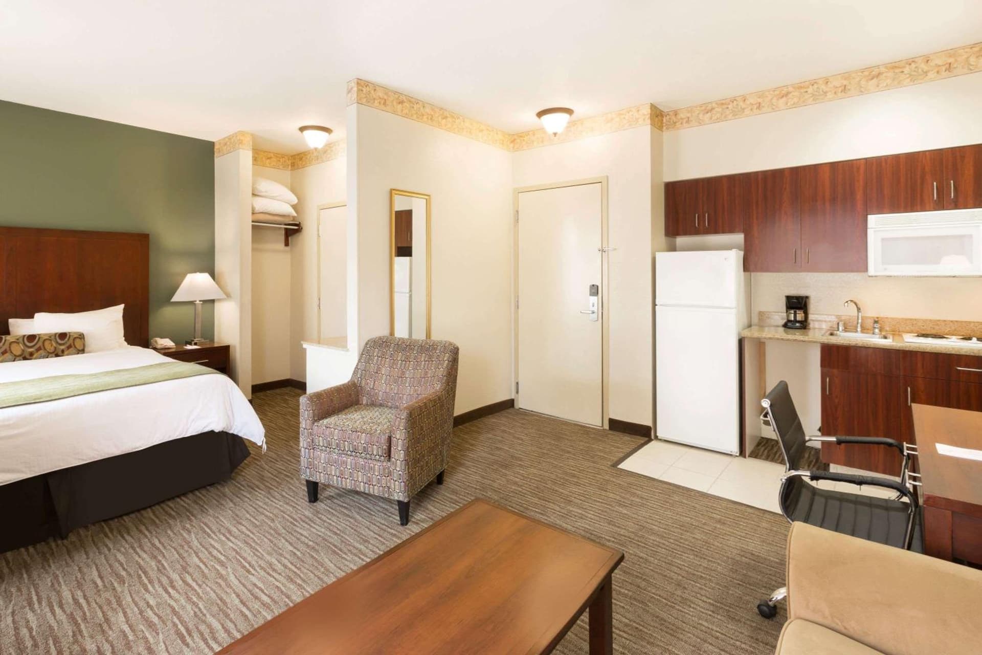 Hawthorn Suites by Wyndham Rancho Cordova/Folsom gallery photo in Rancho Cordova, CA — image 55