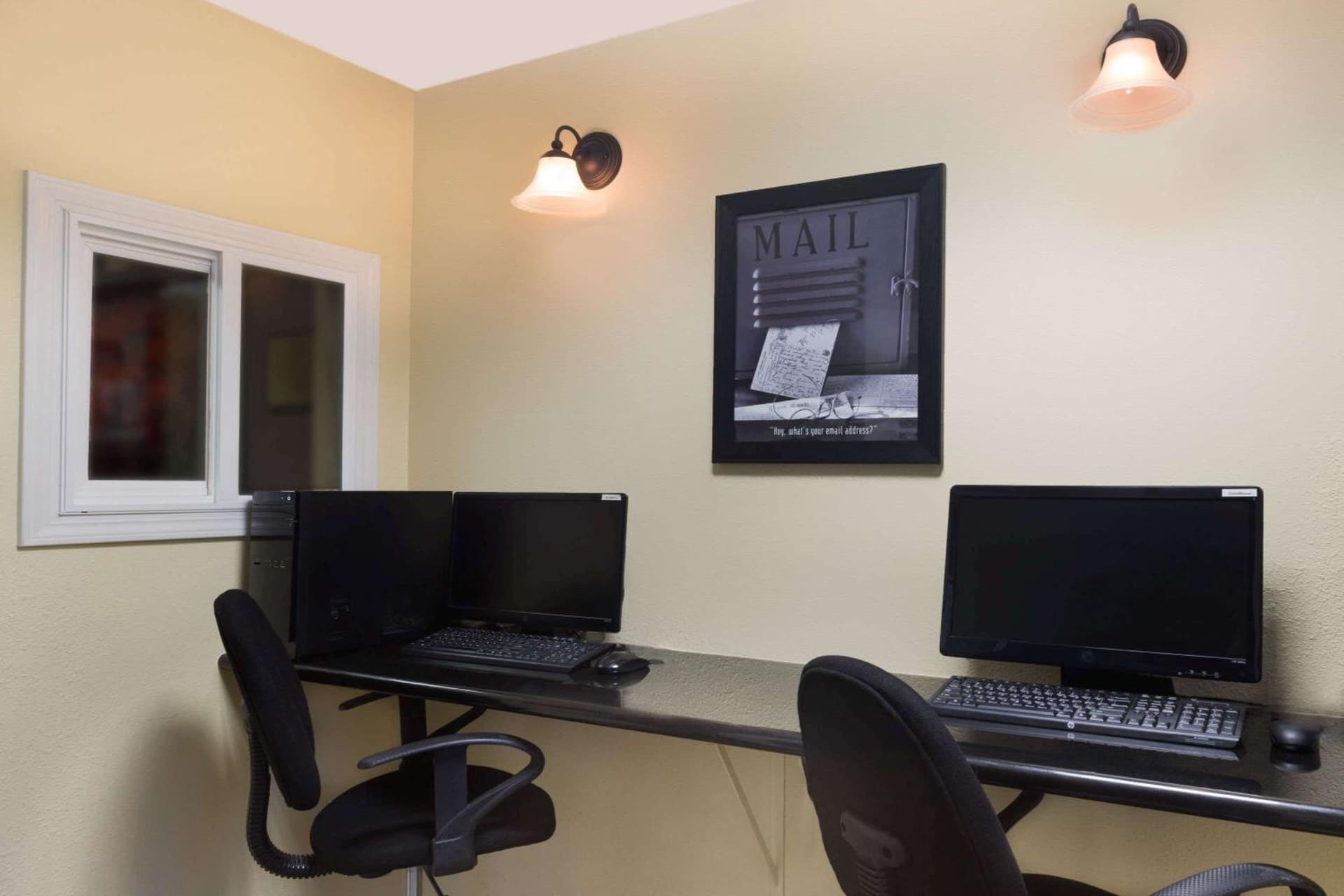 Hawthorn Suites by Wyndham Rancho Cordova/Folsom interior in Rancho Cordova, CA — gallery photo 2
