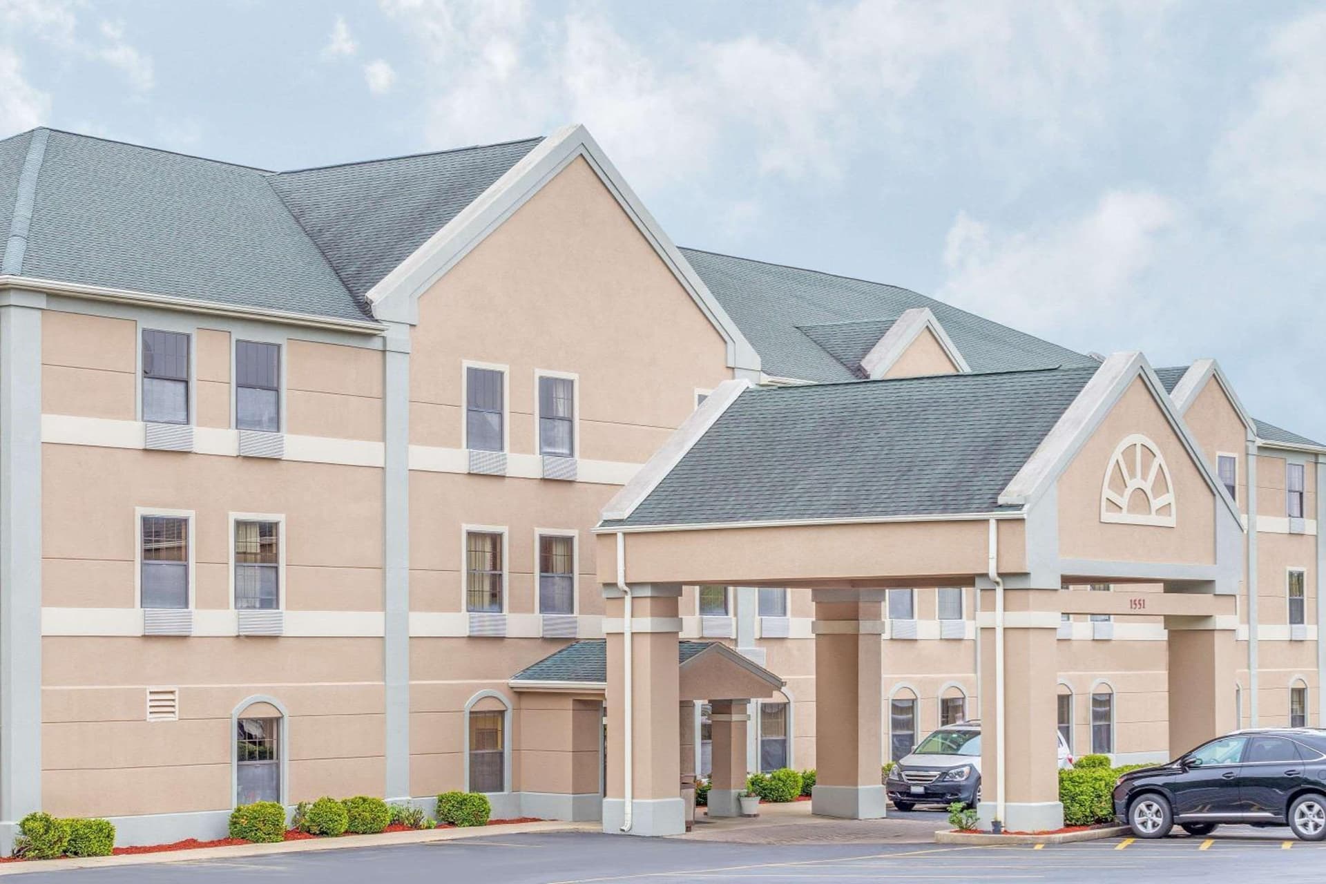 Super 8 by Wyndham Freeport featured exterior or lobby in Freeport, IL — similar hotel