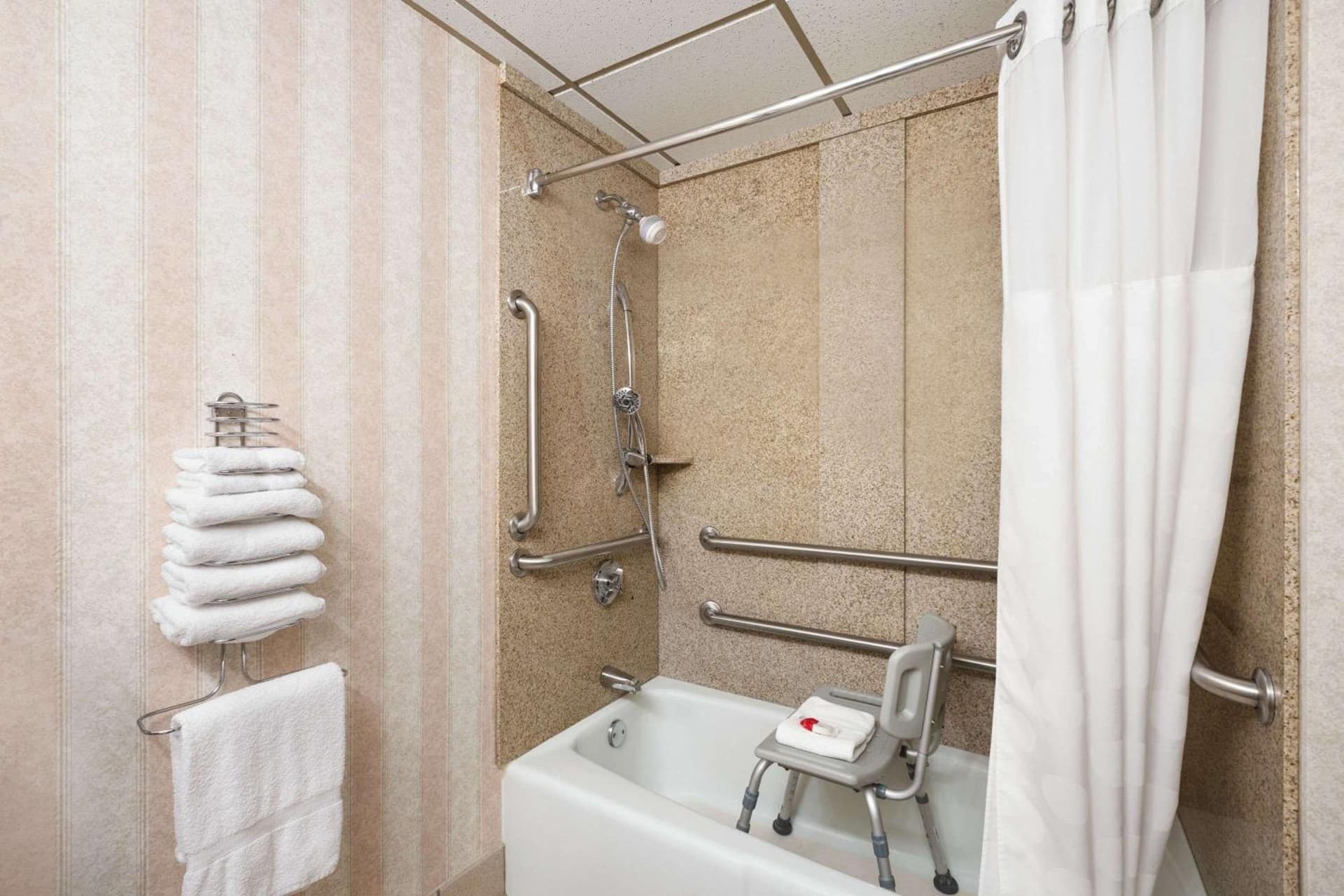 Ramada by Wyndham Bismarck gallery photo in Bismarck, ND — image 4