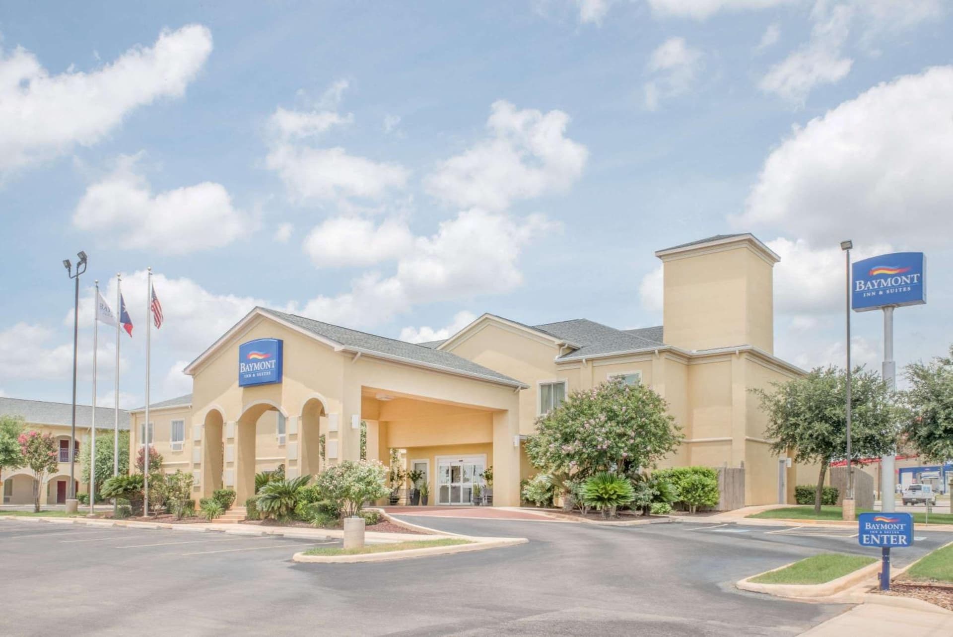 Baymont by Wyndham Pearsall featured exterior or lobby in Pearsall, TX — similar hotel