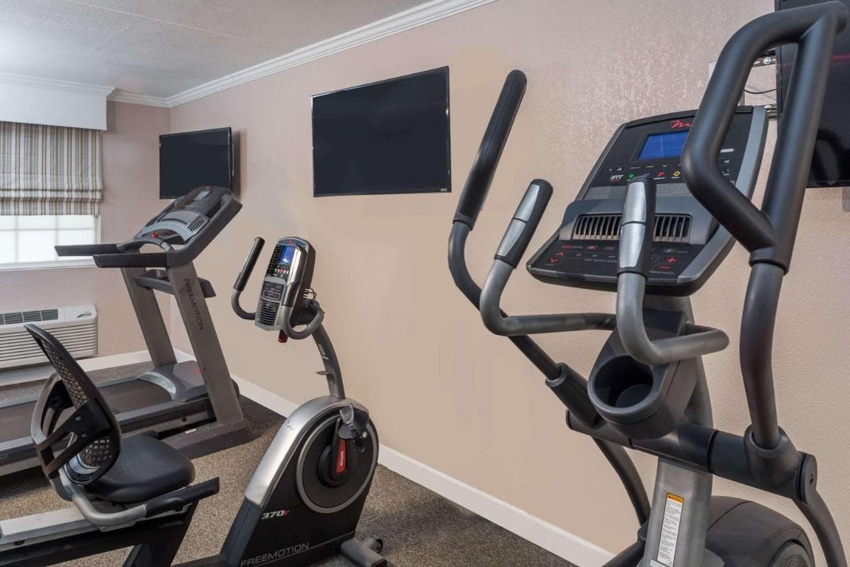 Casa Bella Inn & Suites Extended Stay property views in Tallahassee, FL — gallery photo 3