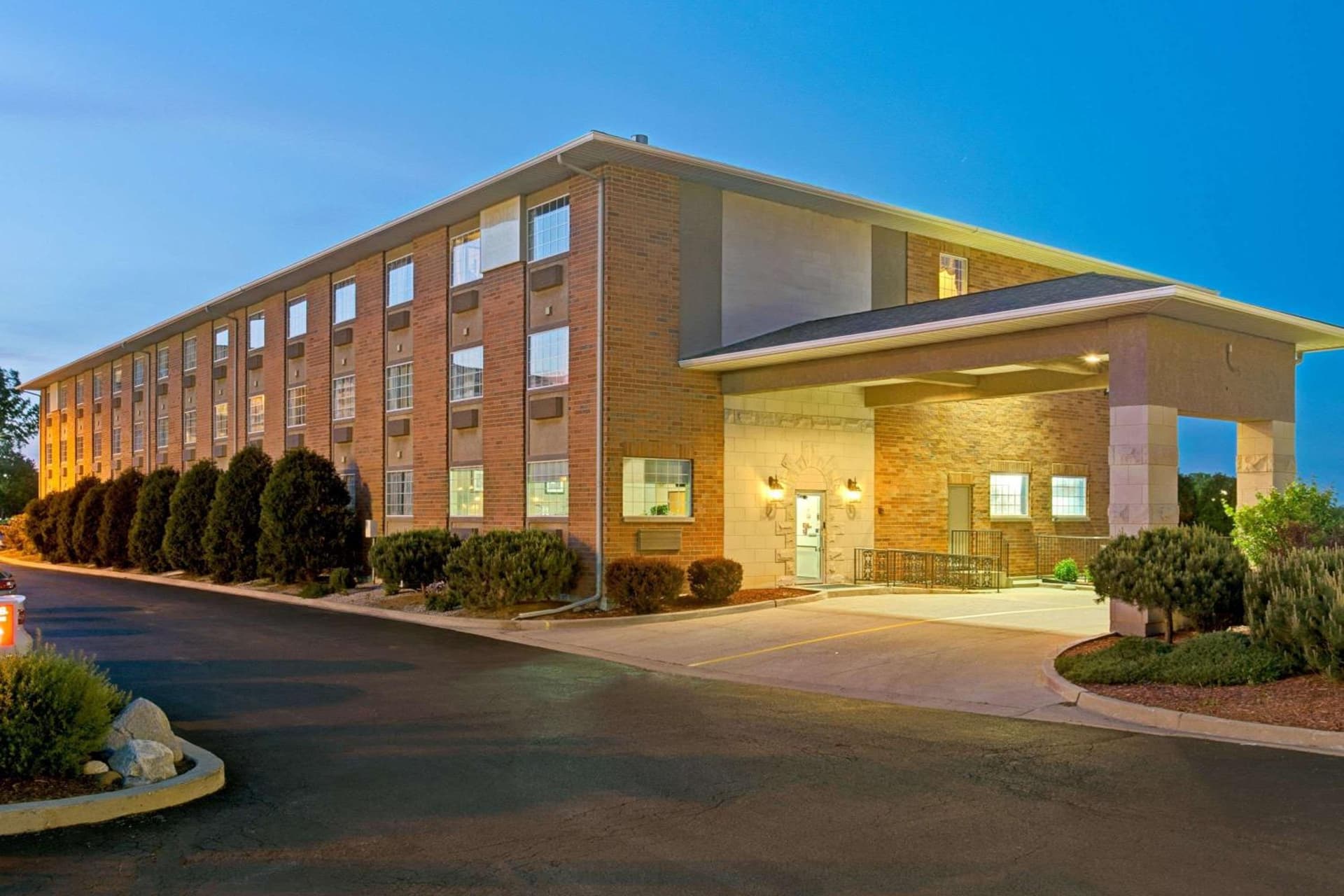 Super 8 by Wyndham Gurnee — hotel in Gurnee, Illinois
