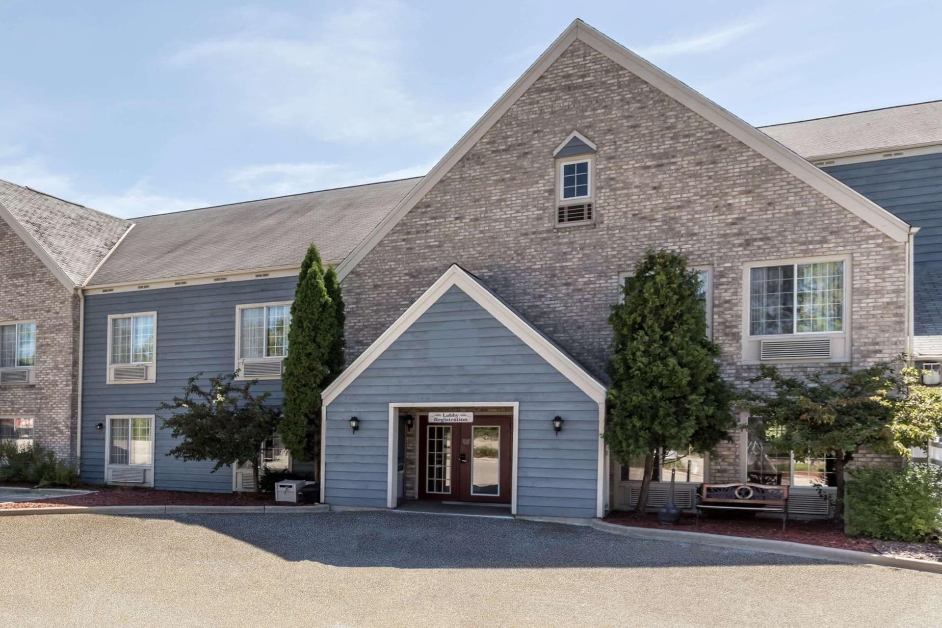Baymont by Wyndham Mequon Milwaukee Area featured exterior or lobby in Mequon, WI — similar hotel