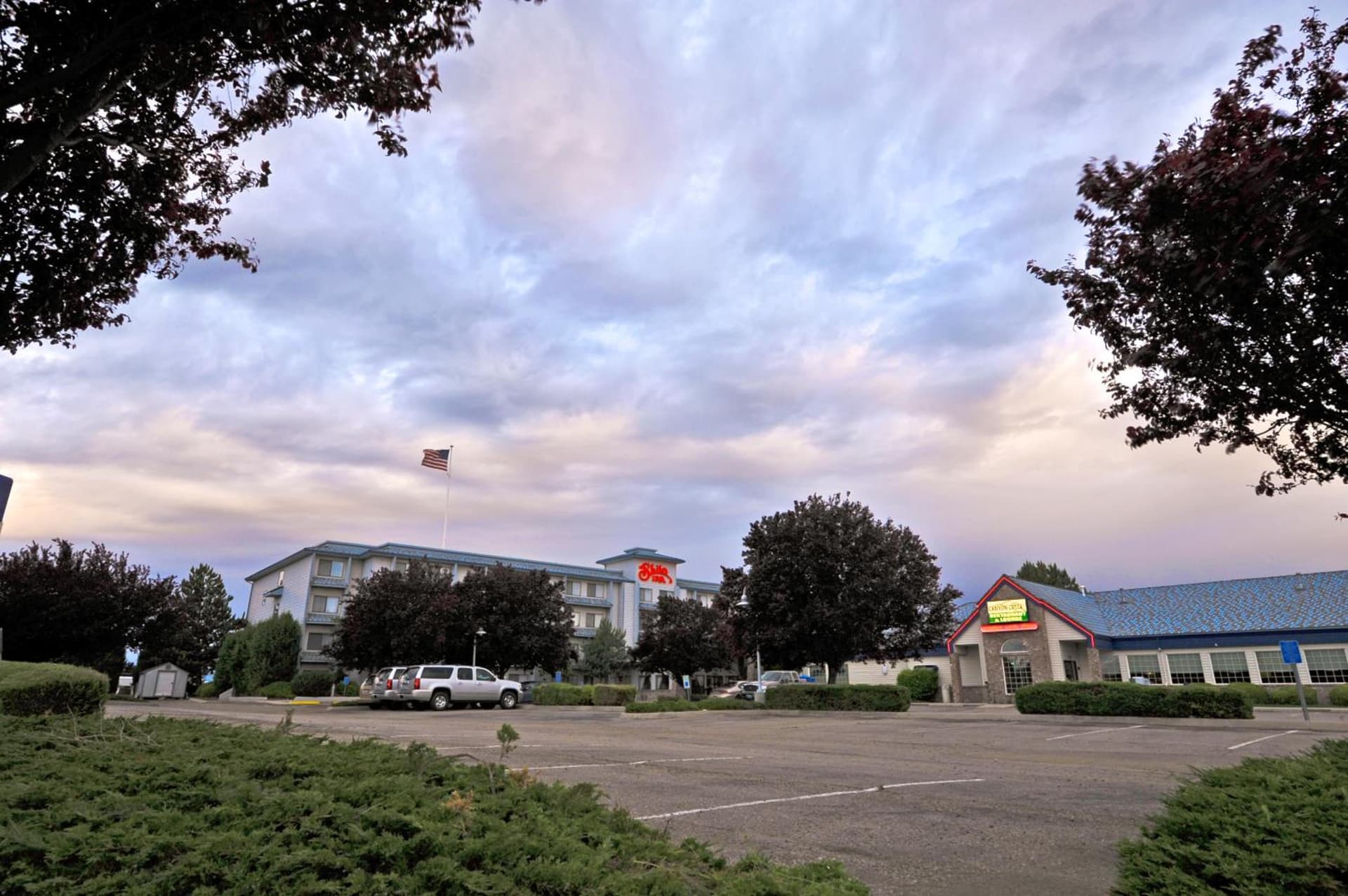 Shilo Inn Suites Hotel - Nampa Suites gallery photo in Nampa, ID — image 4