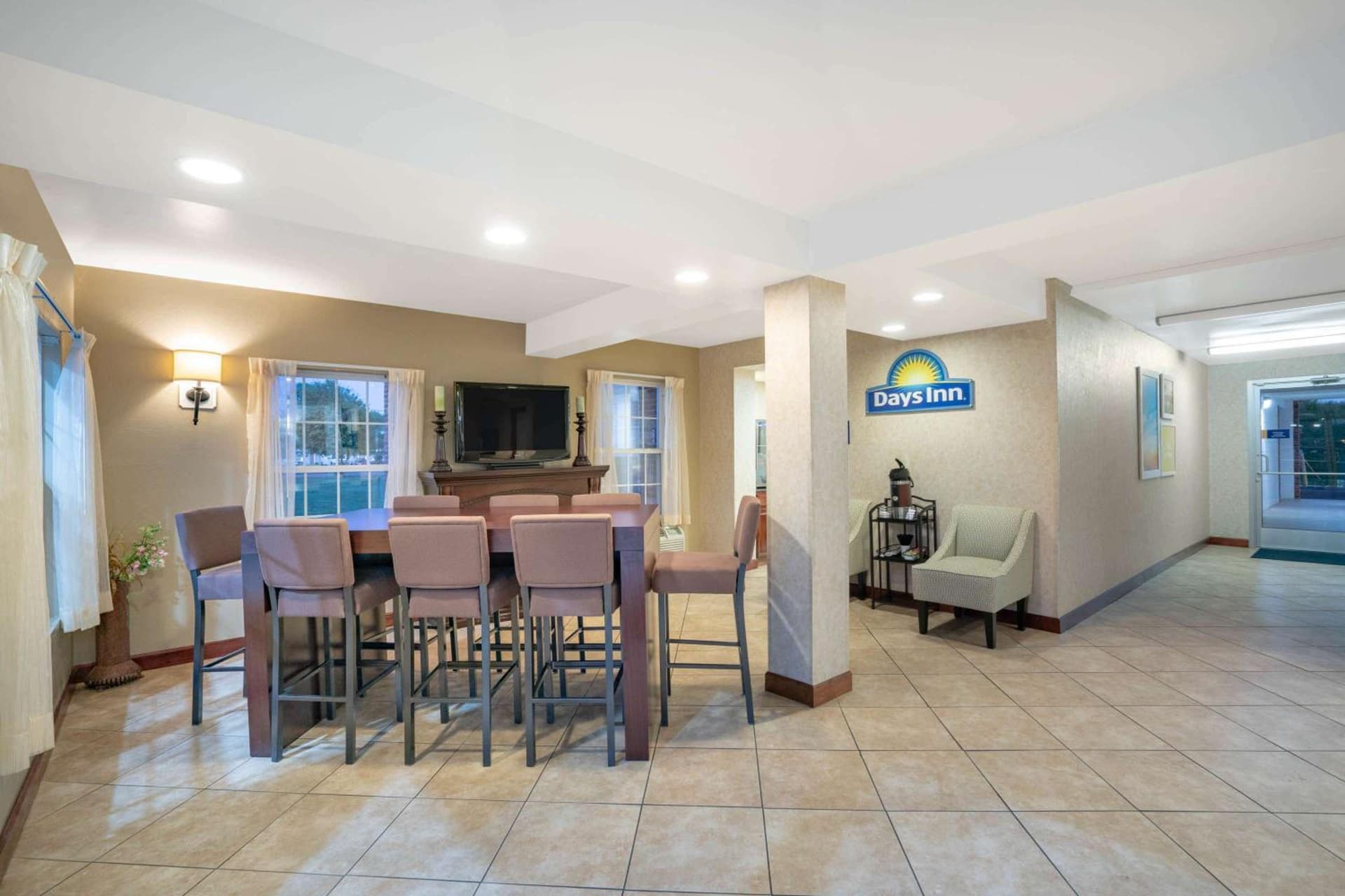 Days Inn by Wyndham Cave City property views in Cave City, KY — gallery photo 3